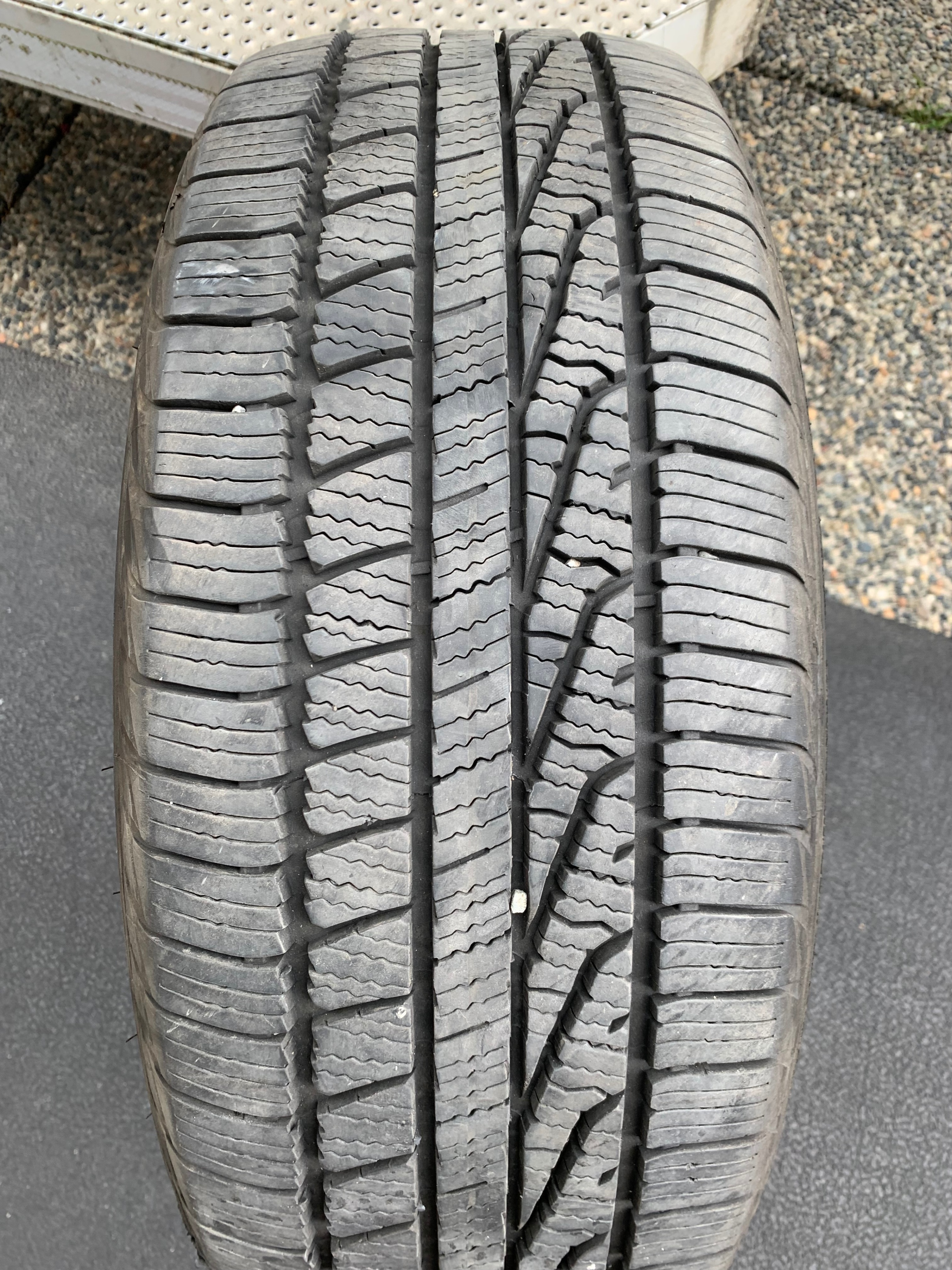 1 X single 215/55/17 Goodyear assurance weatherready 75% tread