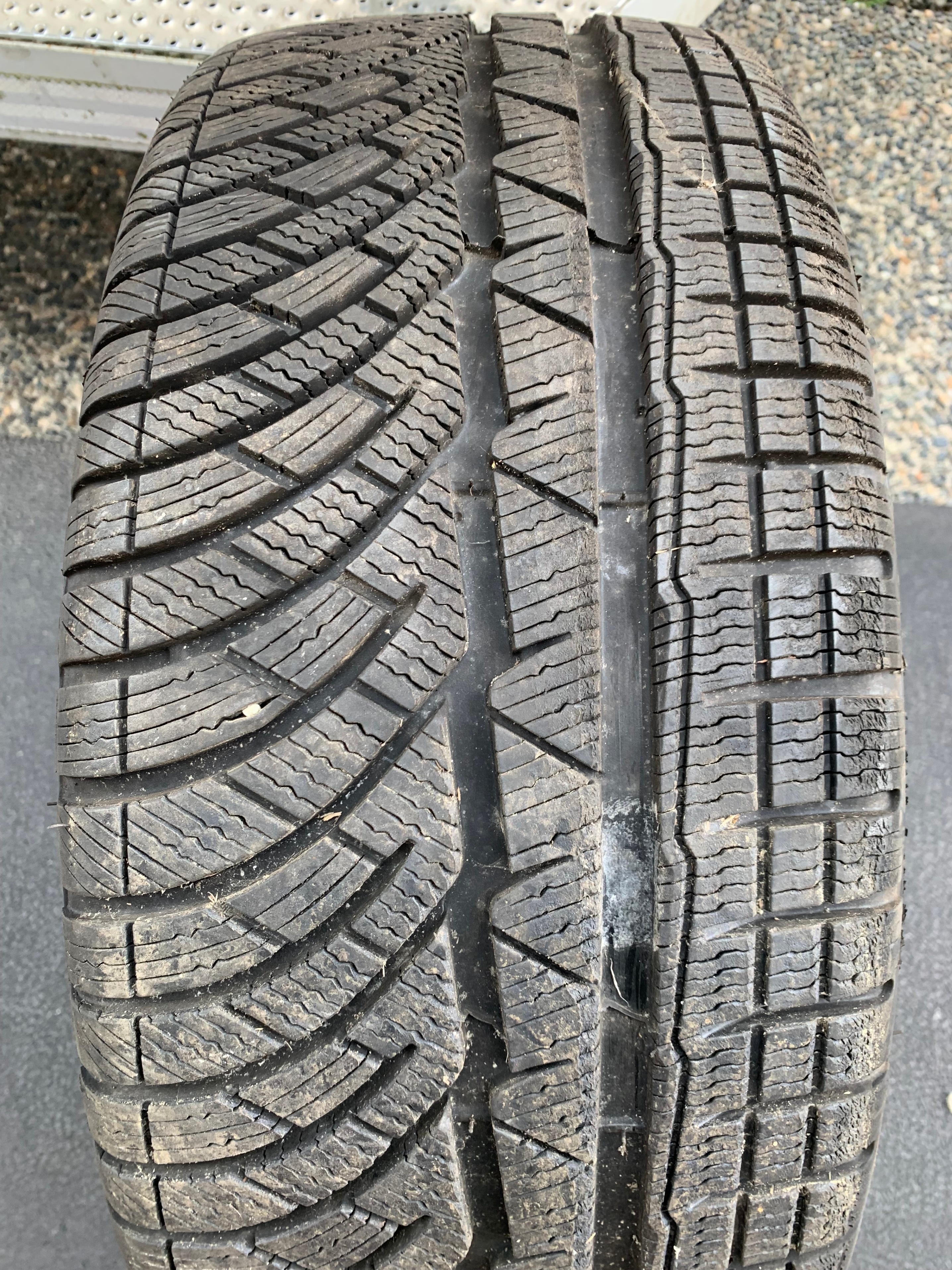 1 X single 225/40/18 Michelin Pilot Alpin PA4 with 95% tread
