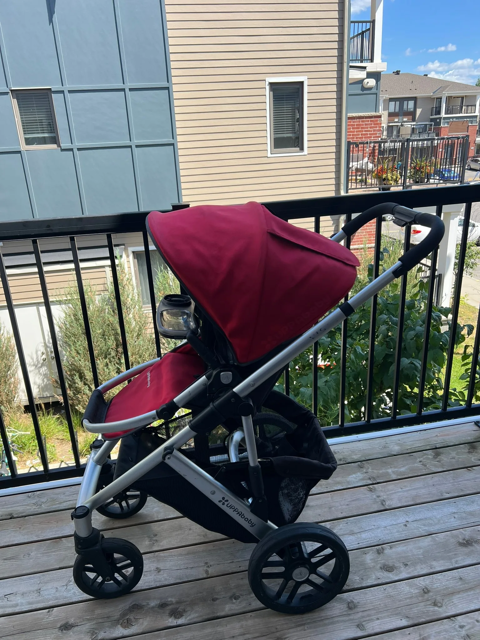 UPPAbaby Vista Stroller + Red Bassinet Set with Accessories image indicator(4)