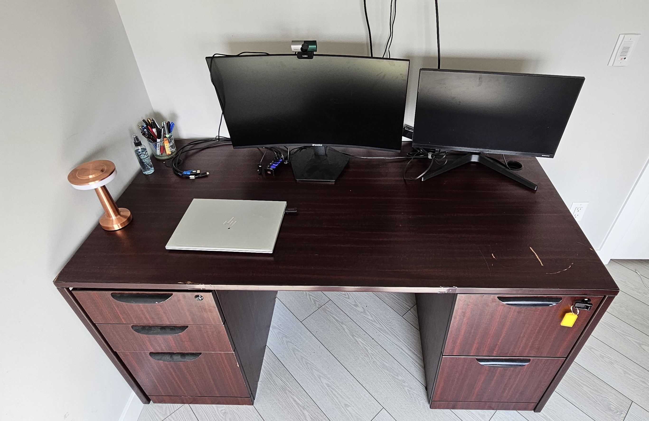 Move on Sale – Spacious Office Desk with Drawers - photo 4