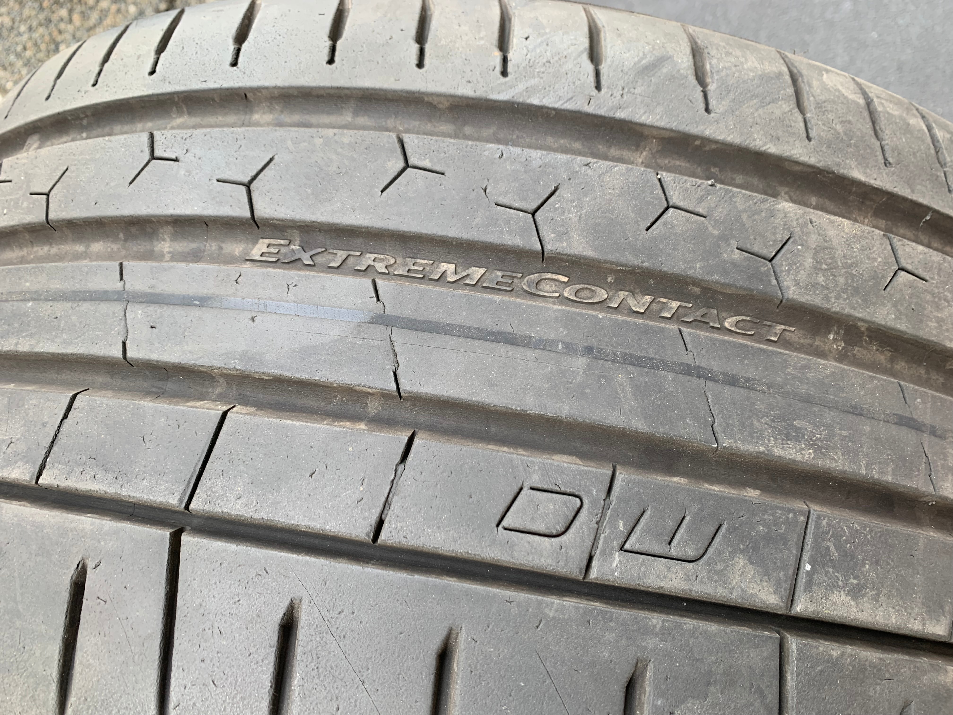 PAIR of 245/40/18 Conti Extreme contact Sport 02 good tread - photo 4
