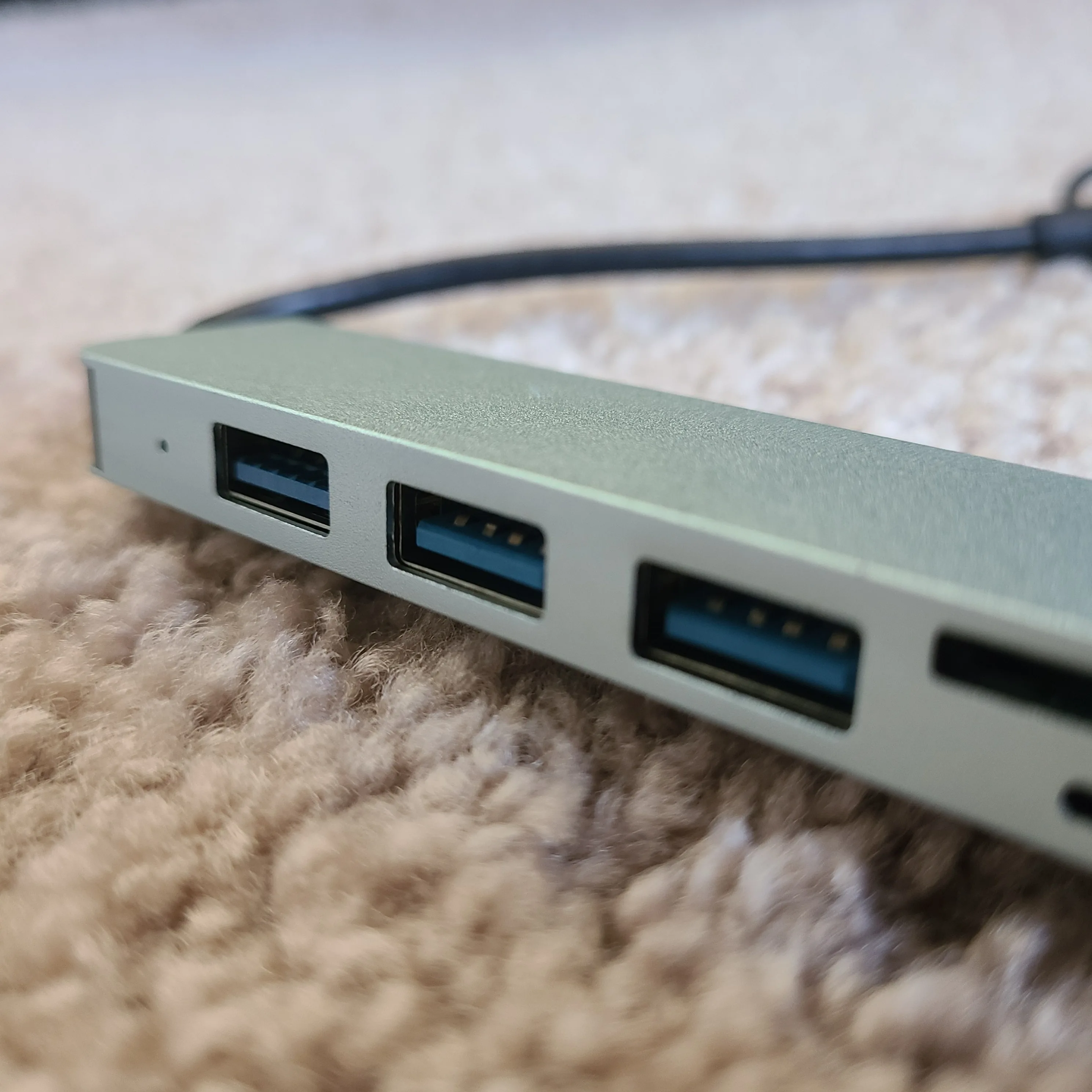 8-in-1 USB 3.0 / USB-C Hub for laptop or PC/Mac image indicator(6)