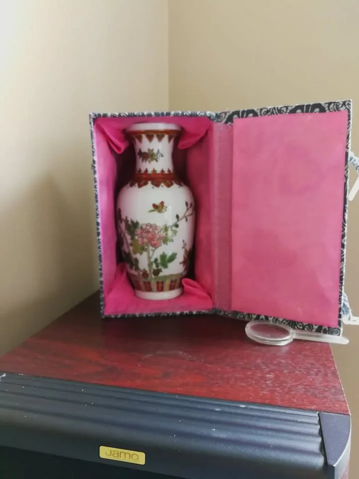 ANTIQUE VINTAGE Porcelain Hand Painted Chinese Vase image indicator(2)