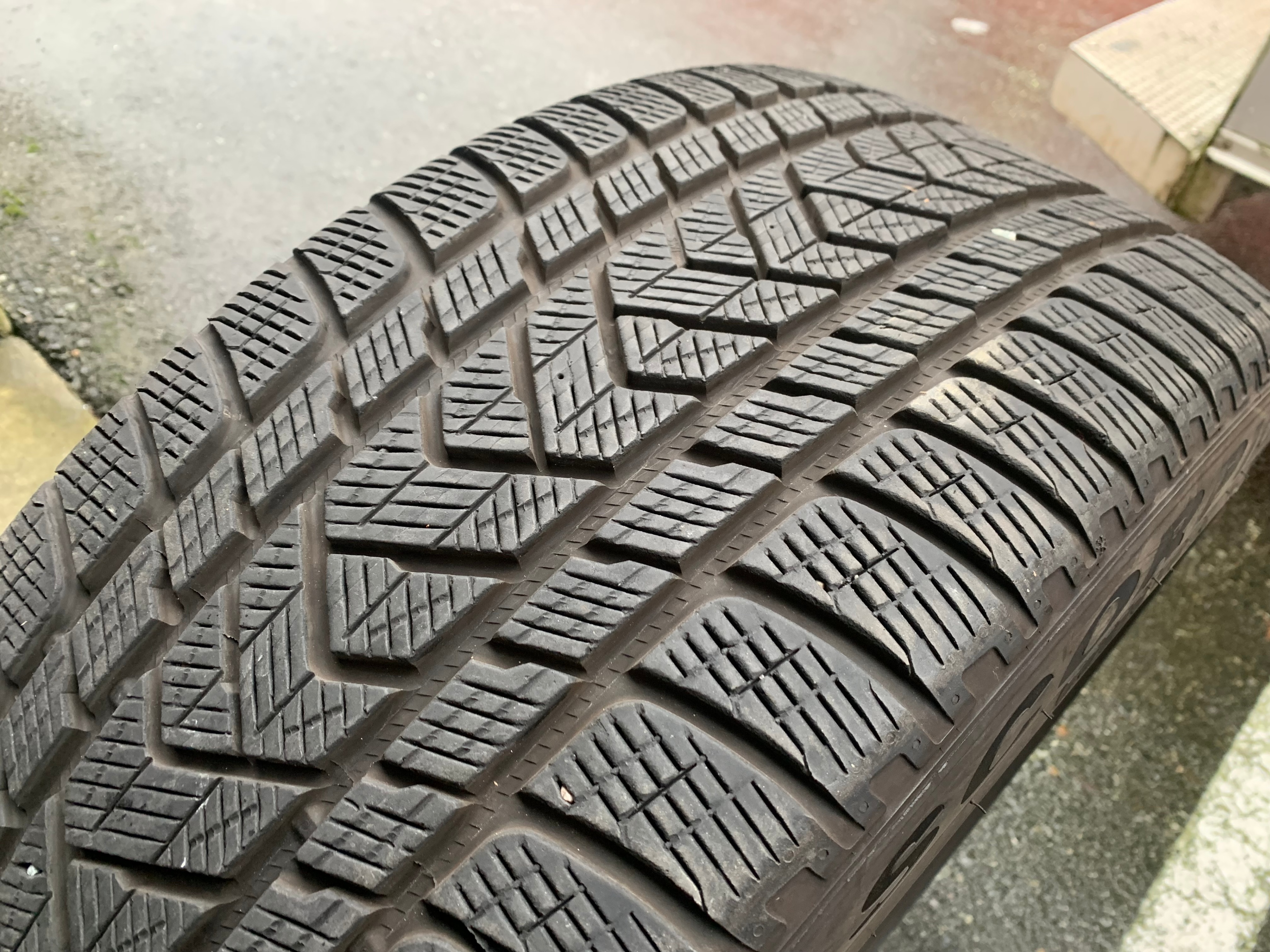 1 X single 285/40/22 M+S 110V Pirelli scorpion winter 80% tread - photo 4