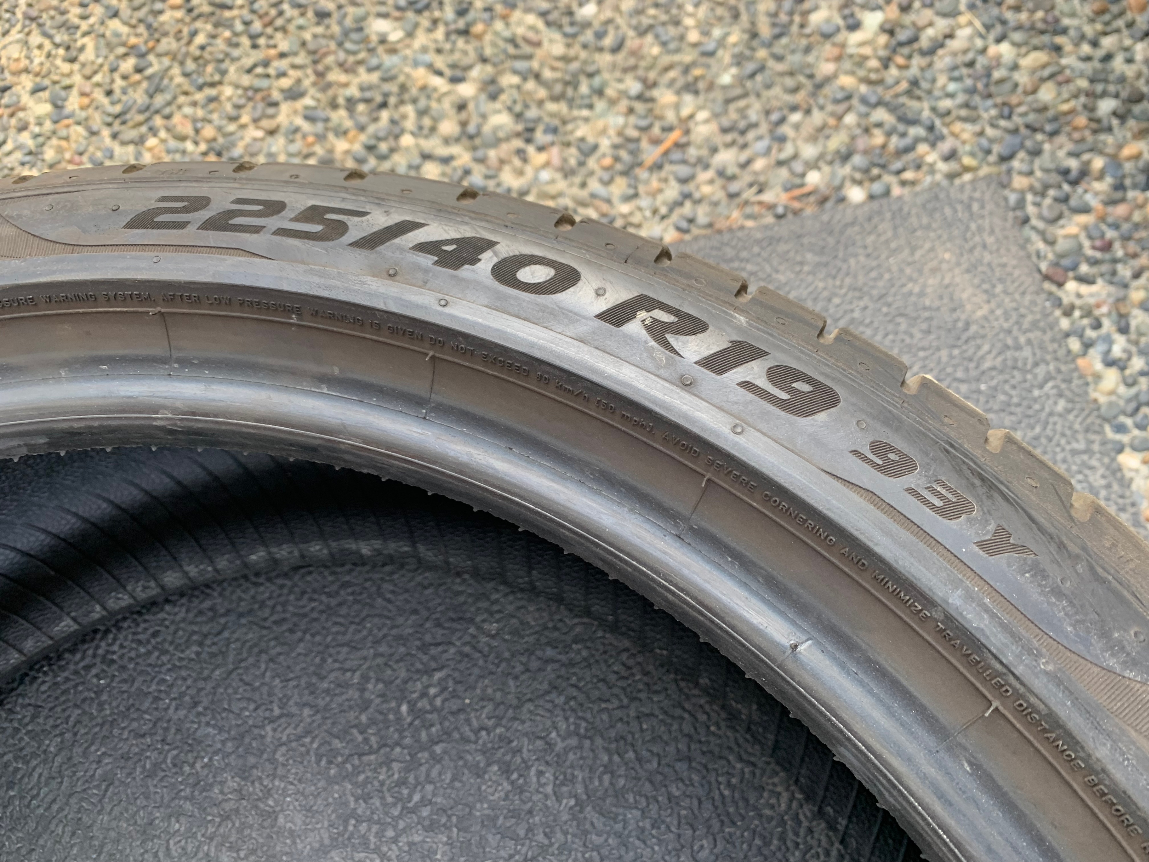 PAIR of 225/40/19 93Y Pirelli Pzero Pz4 MOE RFT with 90% tread - photo 5