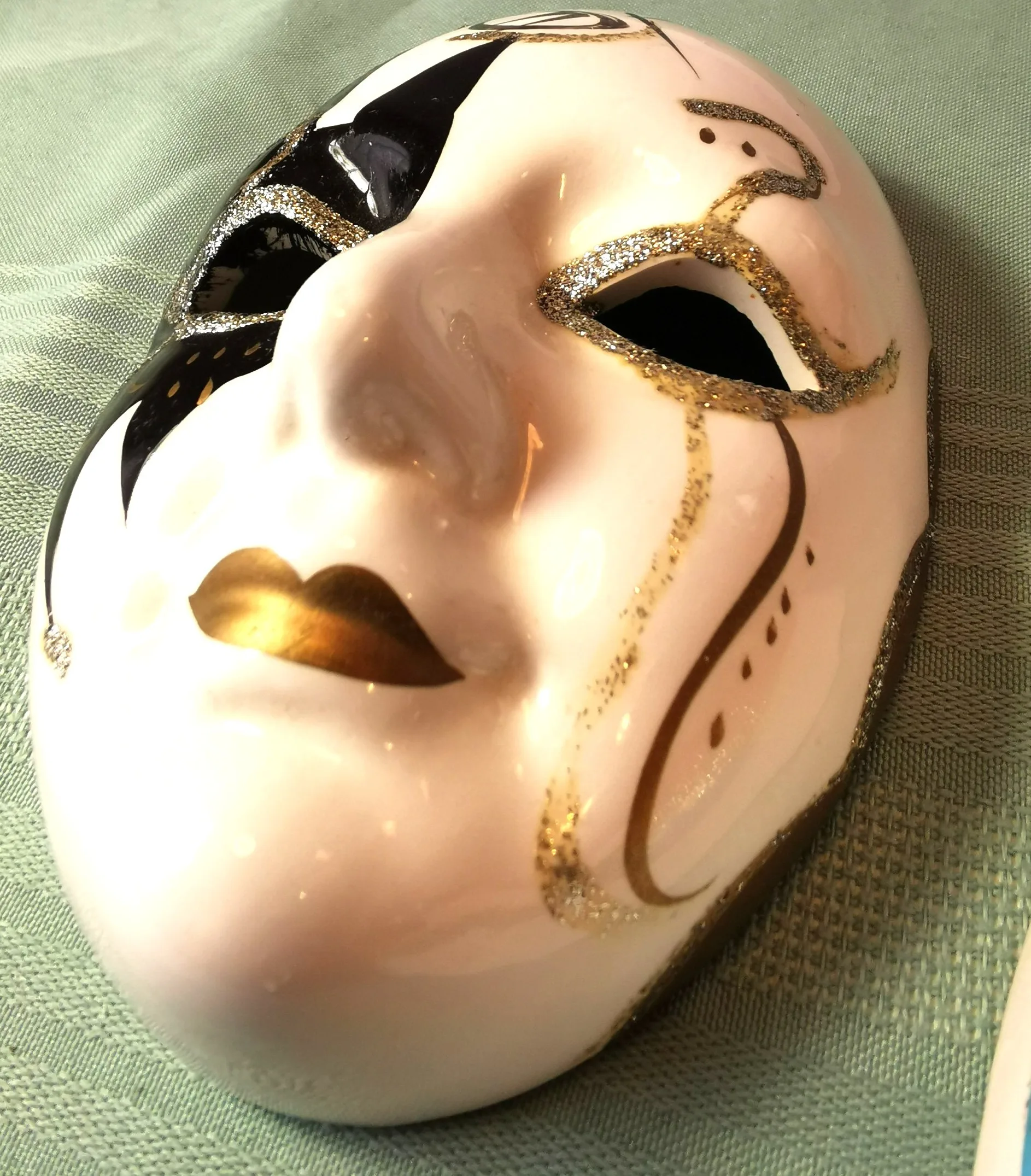 Pair of Vintage Ceramic Masks Hand Painted Made in Taiwan image indicator(5)