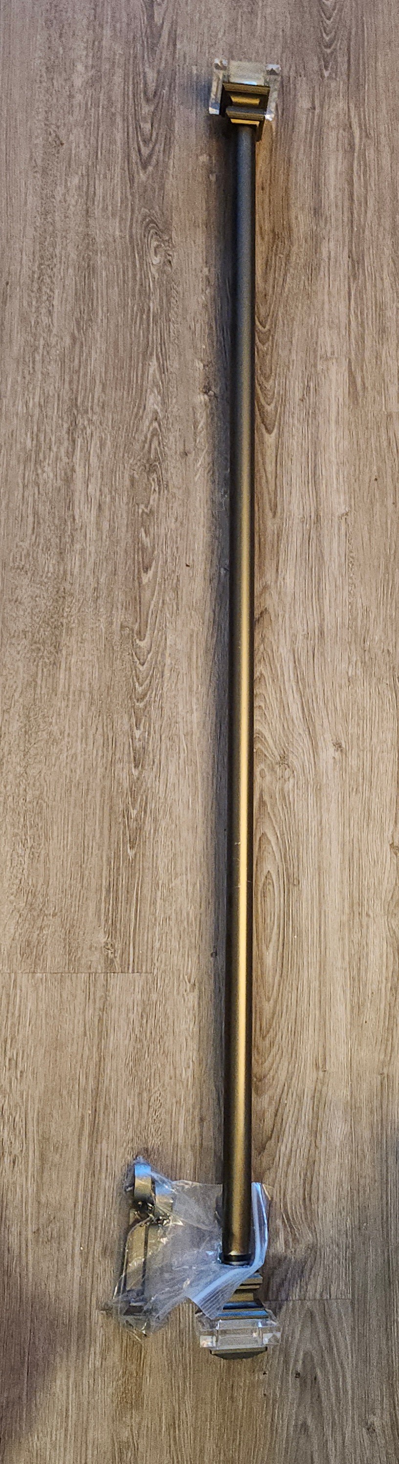 🥕 Curtain Rod With Grey and Clear Acrylic Finial