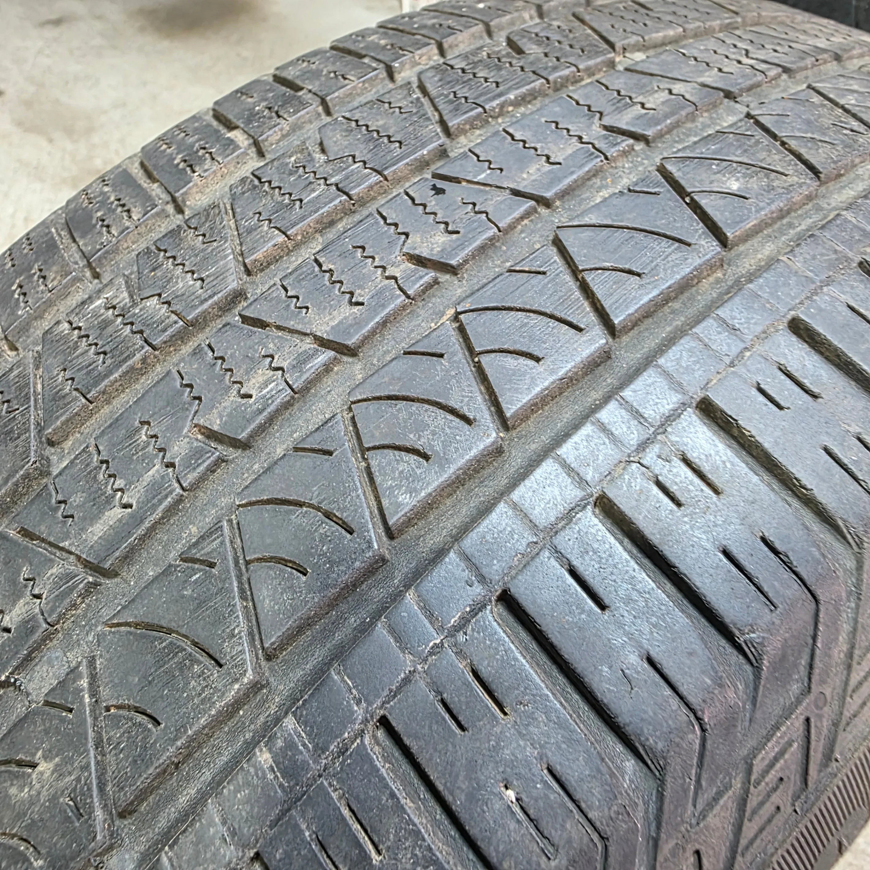 235/55/19 Continental all season tires image indicator(6)