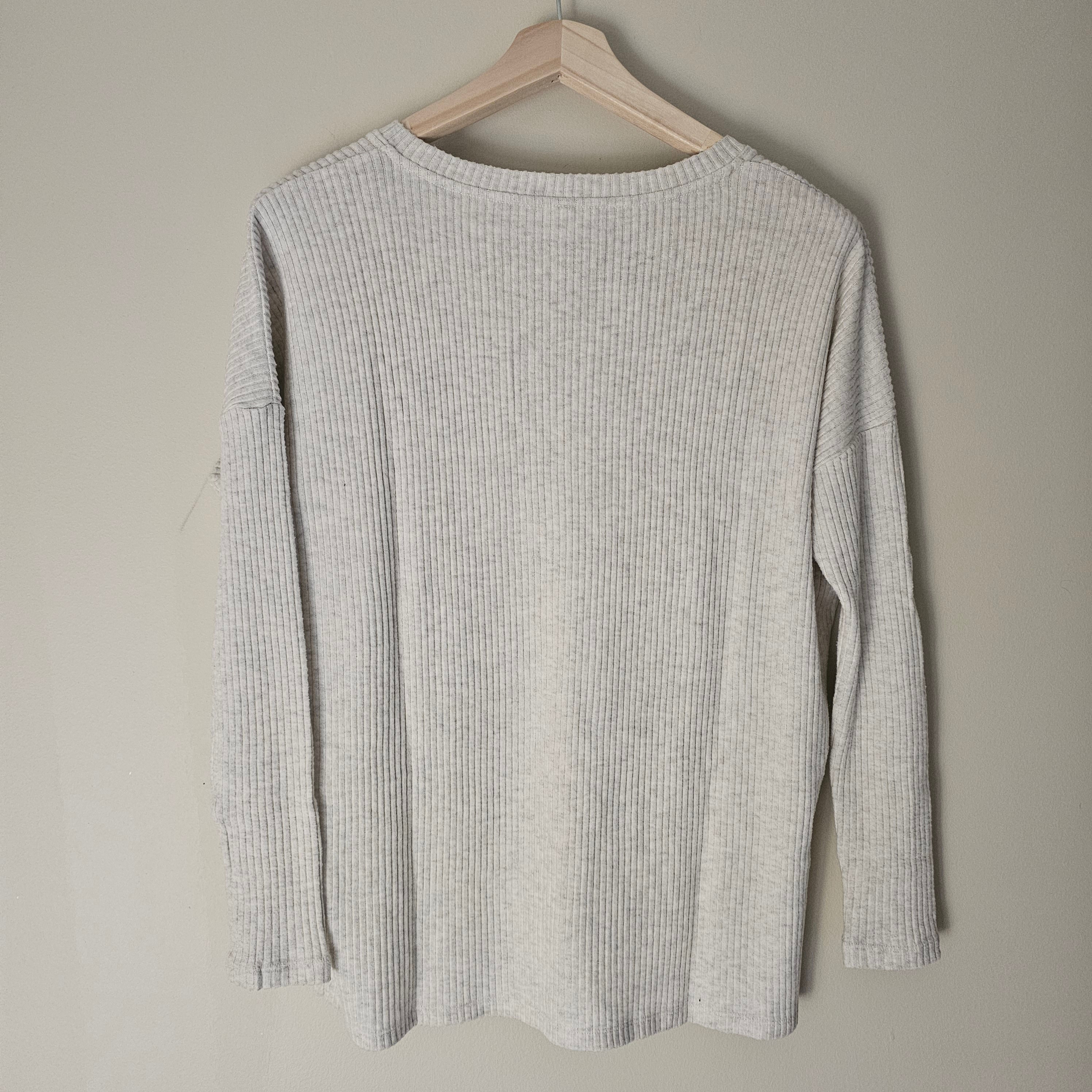 Aritzia Traverse Longsleeve - 2022 - Heather Whitecap Grey -Sz 1 - photo 3