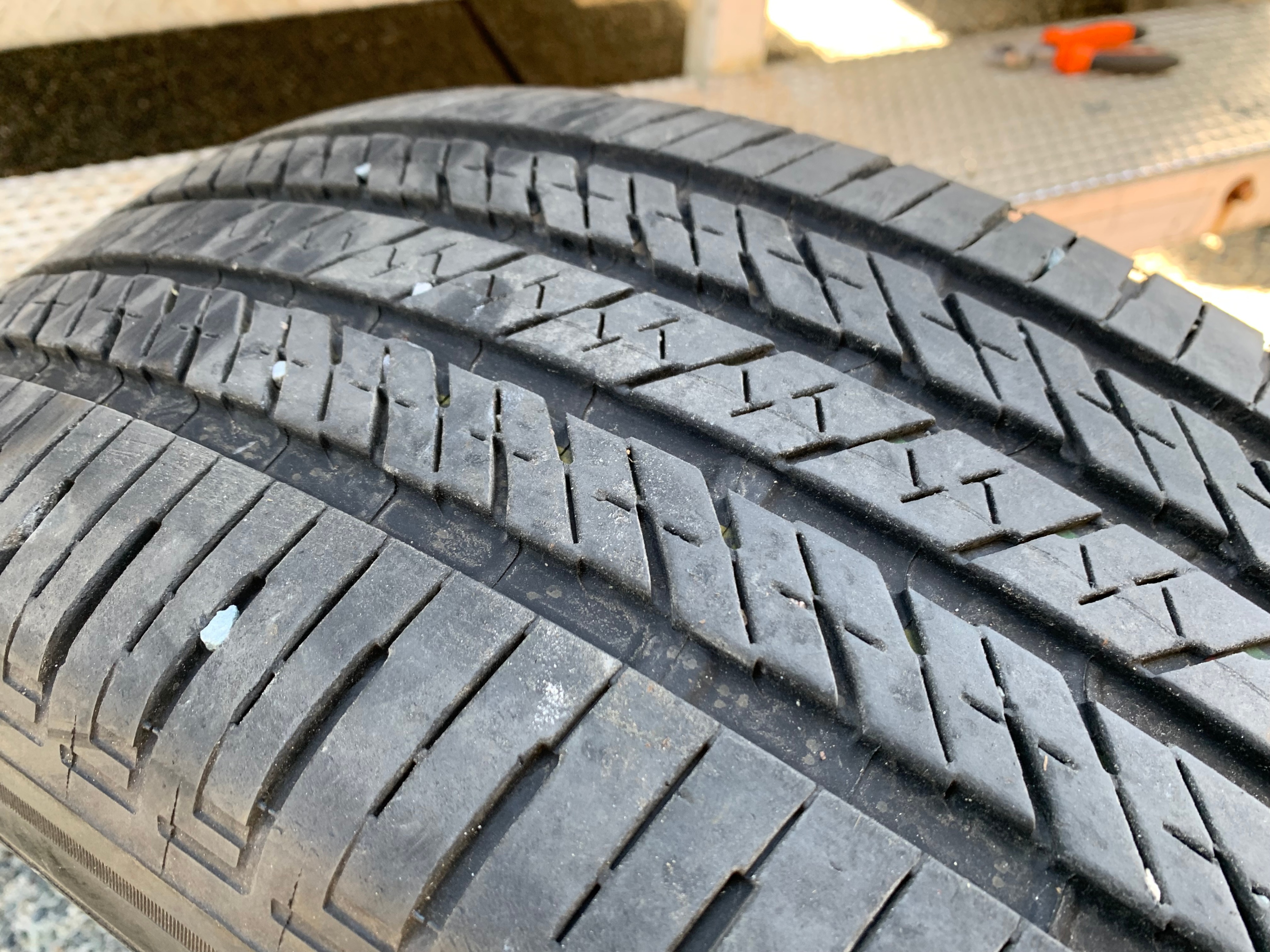 1 x single 235/60/18 RFT Bridgestone Alenza A/S 02 70% tread - photo 4