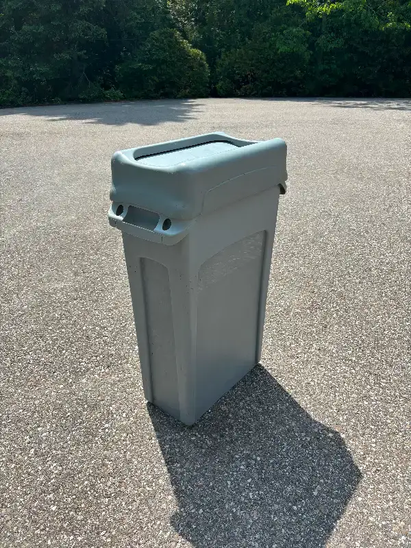 Rubbermaid Slim Jim Garbage Bin With Lid - model 3540 - Grey