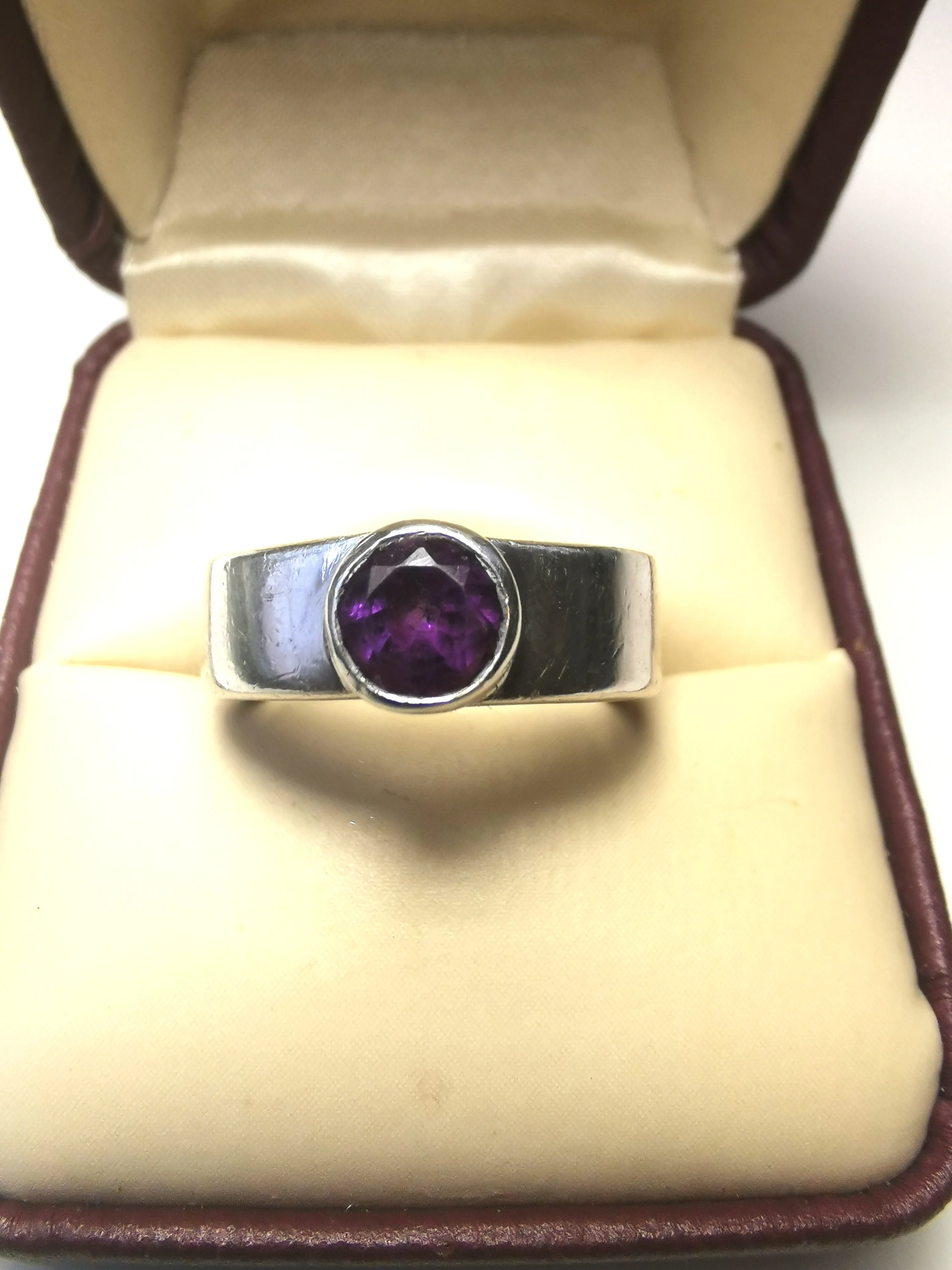 Silver Ring Purple Gemstone Size 7-  925 Solid Silver Band image indicator(8)
