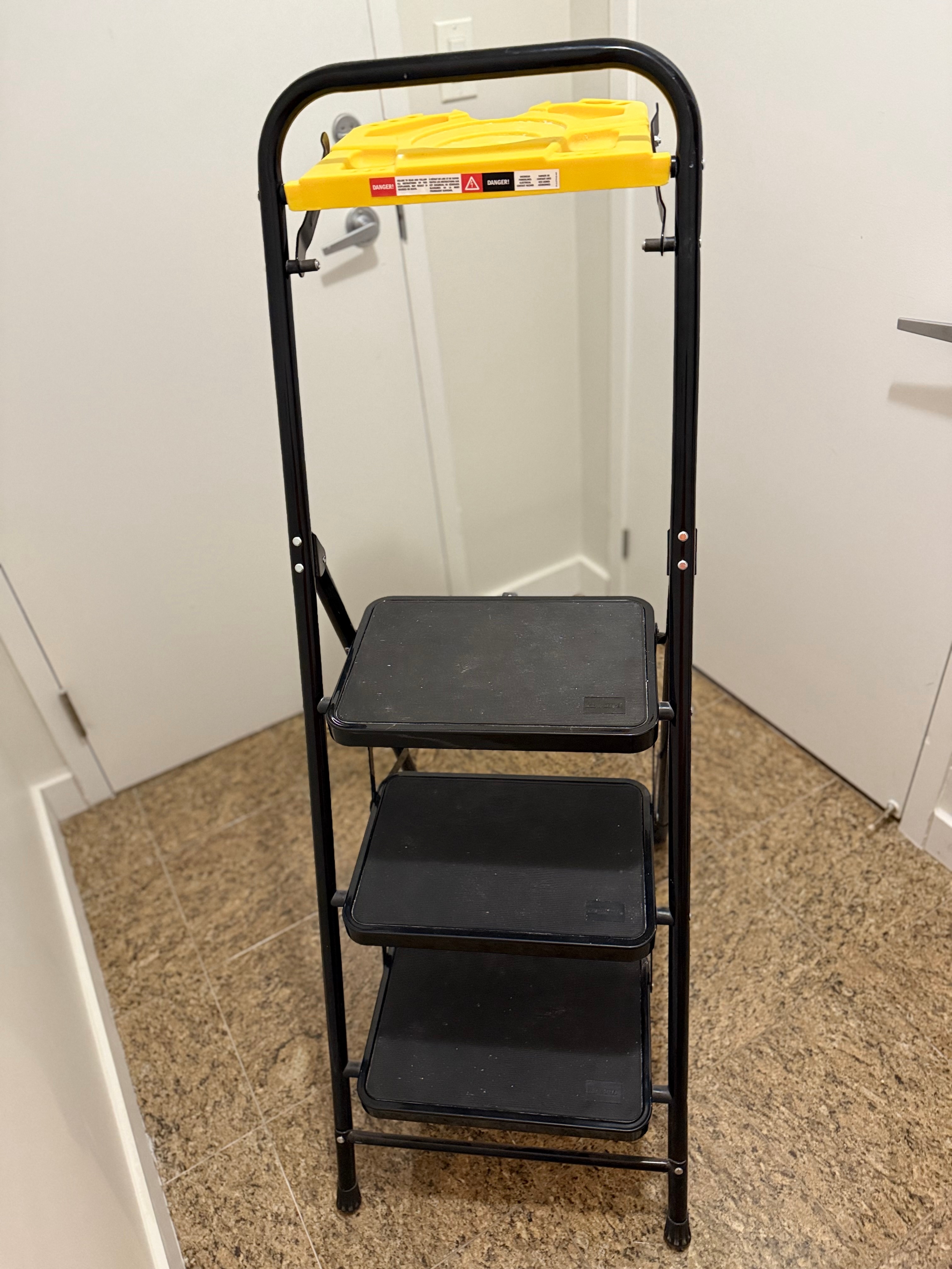 3-Step Ladder – Excellent Condition - photo 3