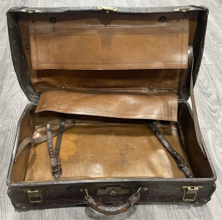 RARE 1900s Vintage Crocodile Leather Suitcase - Eagle Lock Co. image indicator(3)