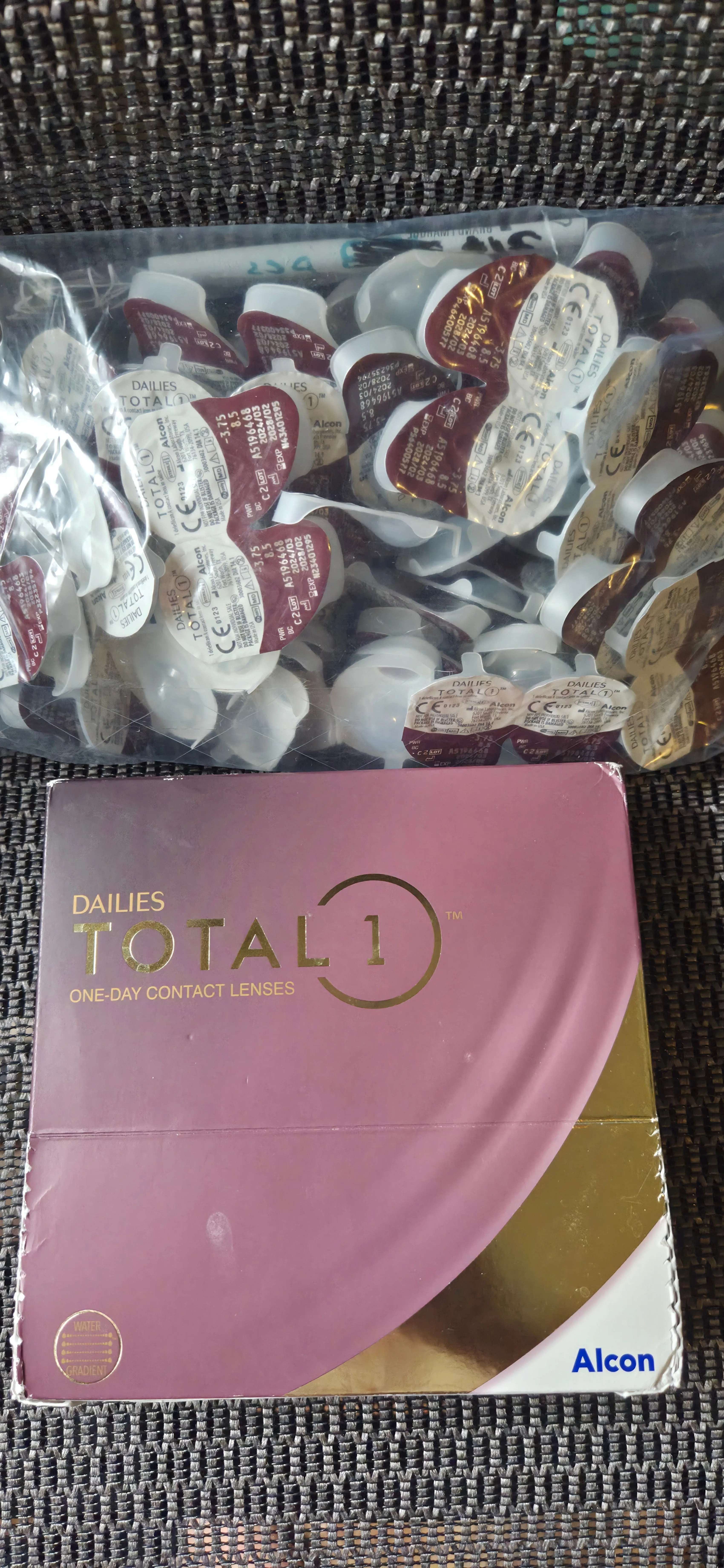 Alcon Total1 Dailies (contact lenses)