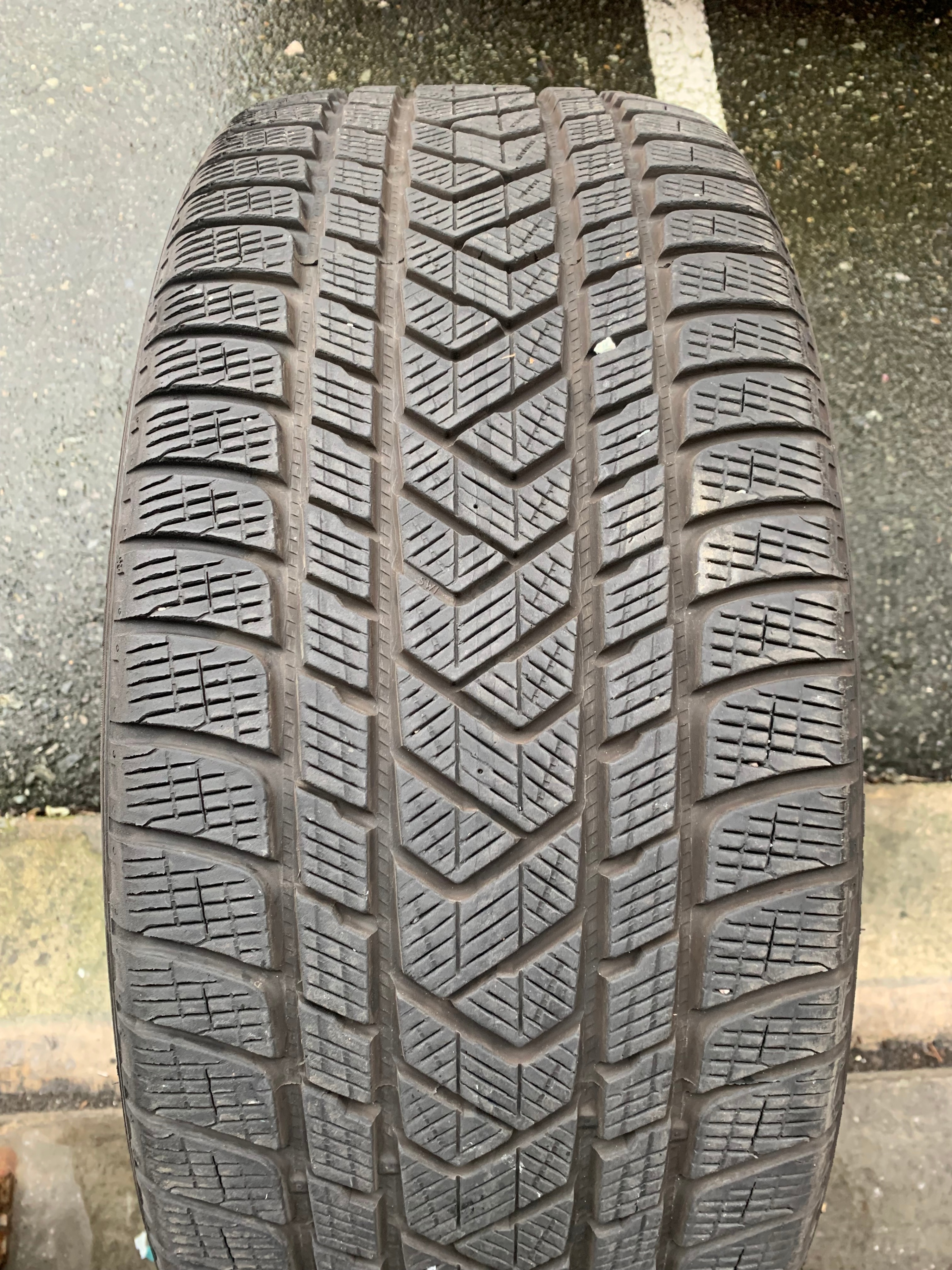 1 X single 285/40/22 M+S 110V Pirelli scorpion winter 80% tread