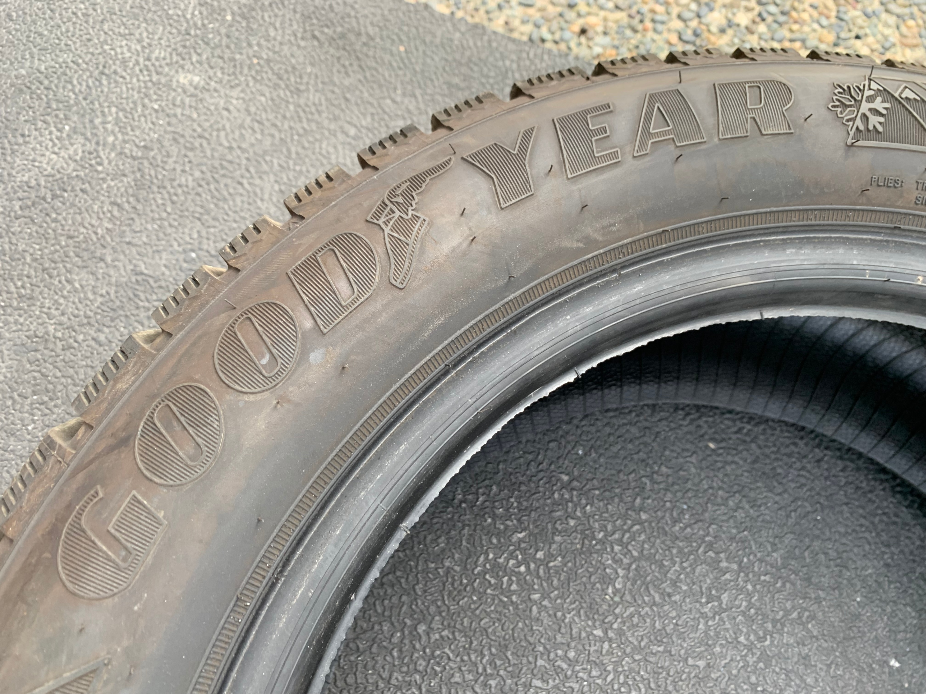 1 X single 205/55/16 94T M+S Goodyear Winter Command like NEW - photo 5