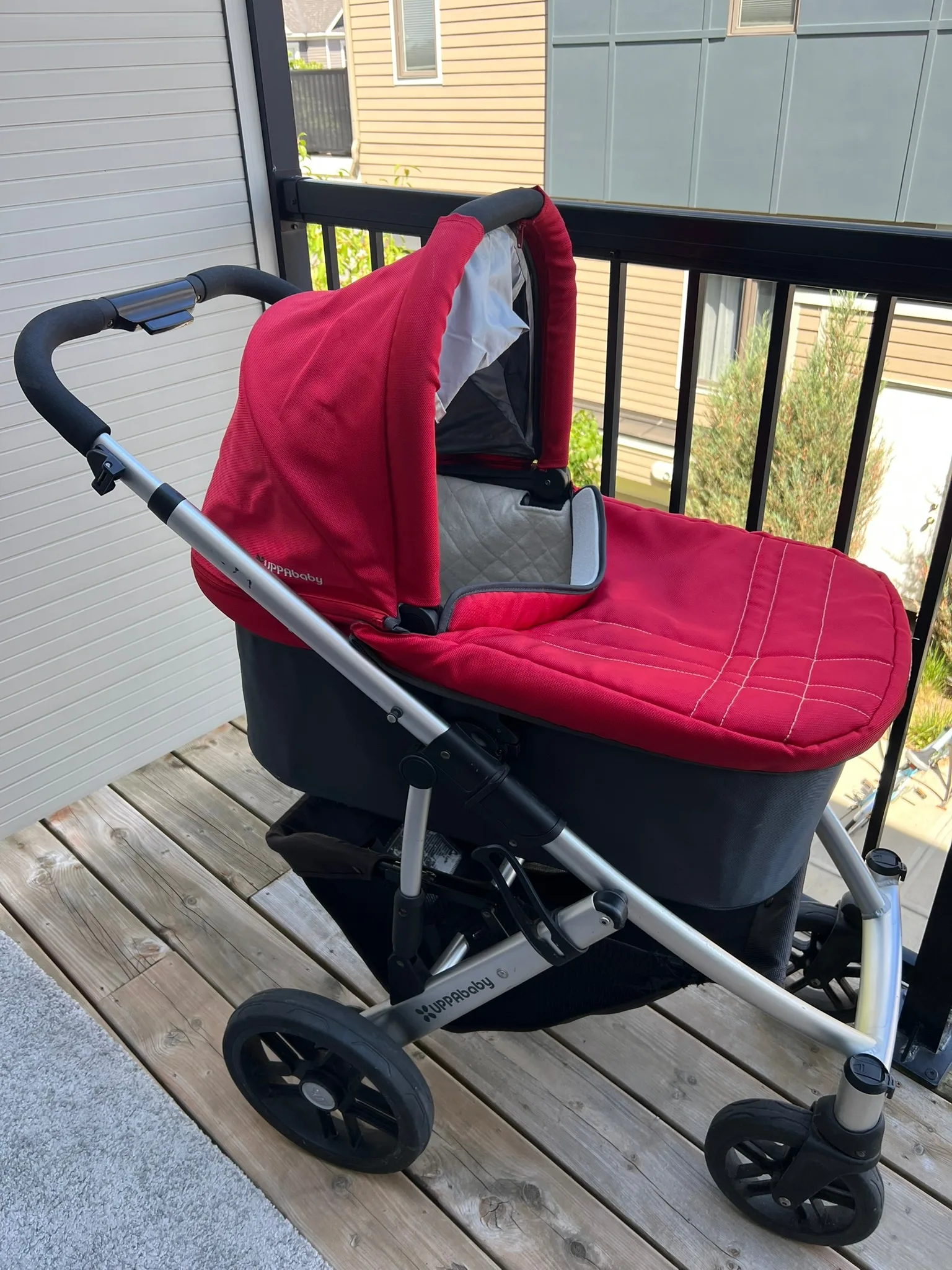 UPPAbaby Vista Stroller + Red Bassinet Set with Accessories image indicator(6)