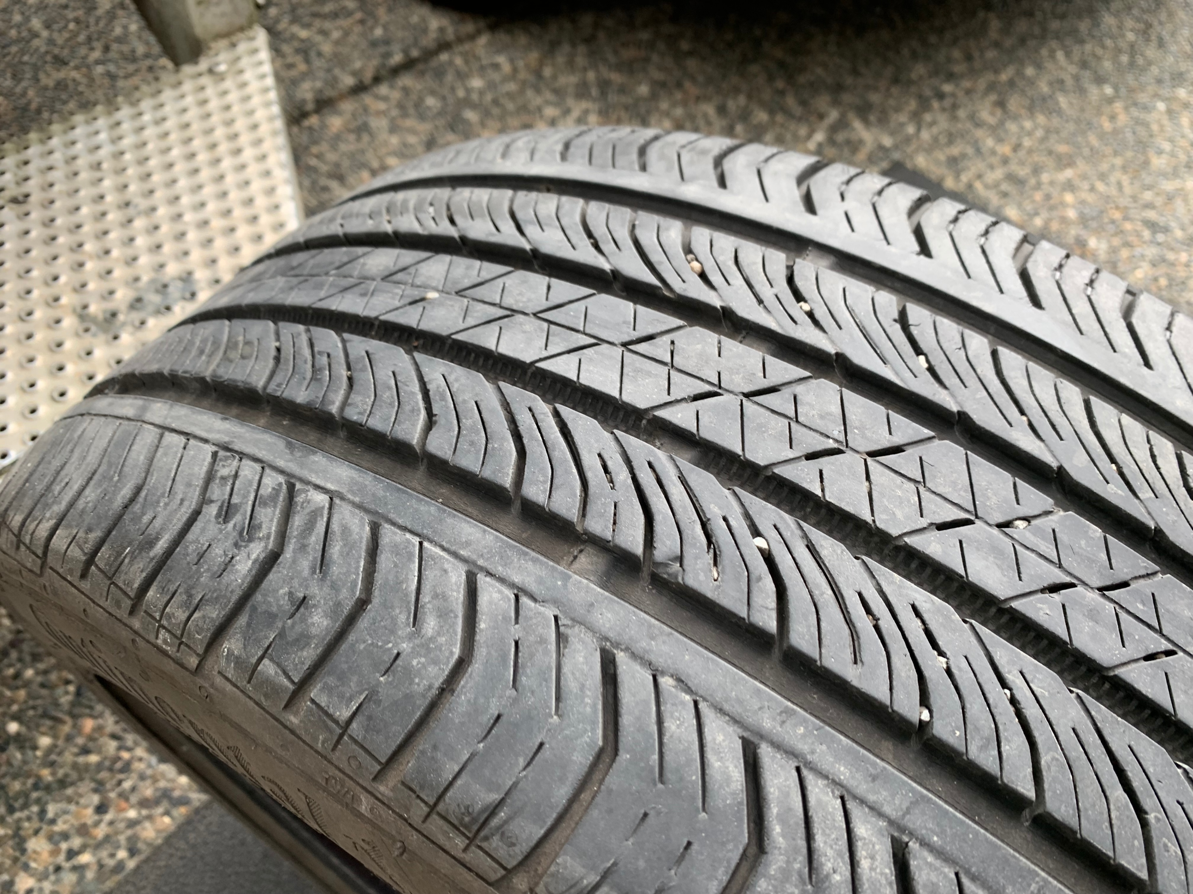1 X single 235/45/18 Continental Pro contact TX with 60% tread - photo 4