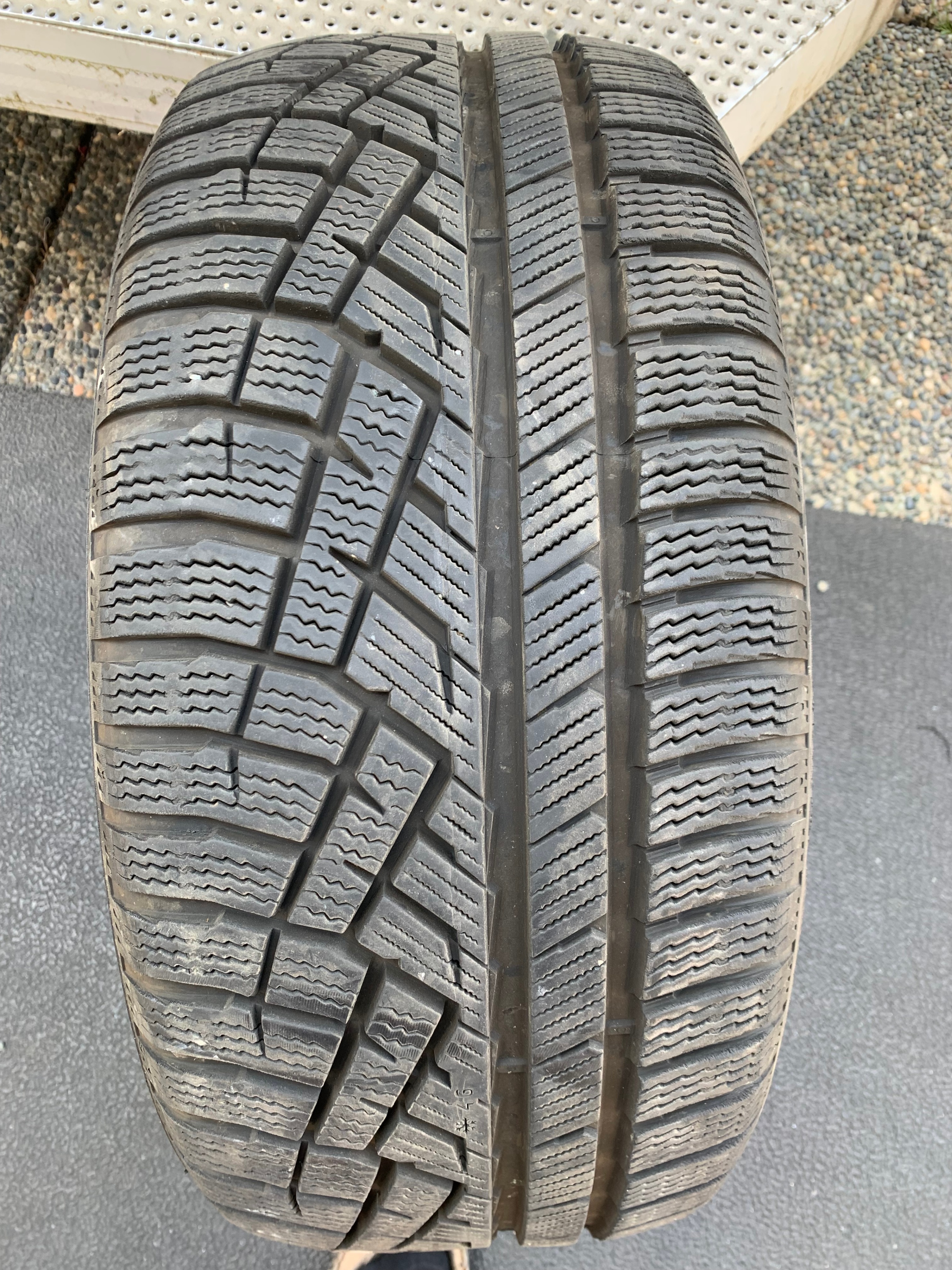 1 X single 225/40/18 92V M+S Nokian Remedy WRG5 with 90% tread