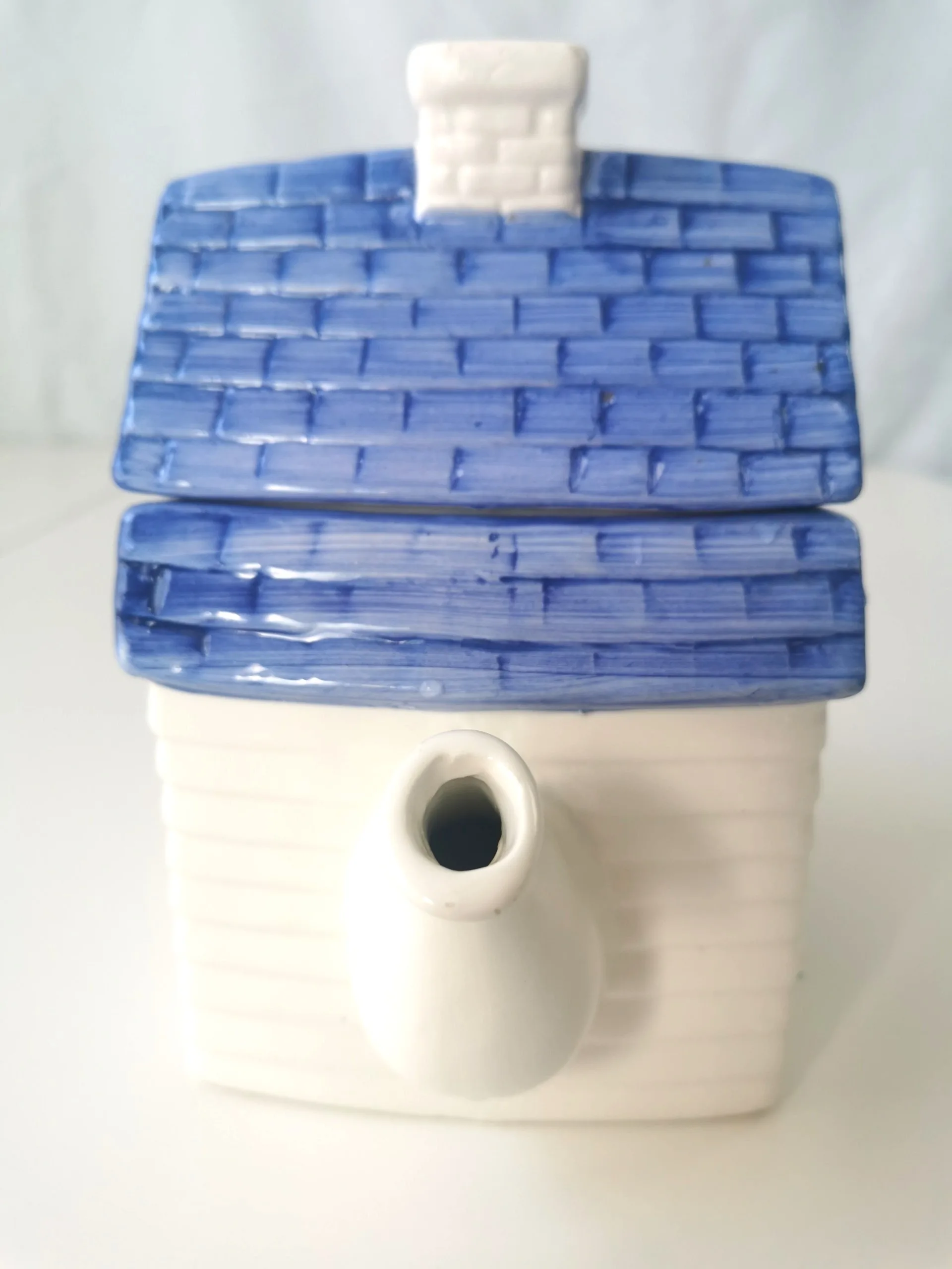 Tea Pot House with Removable Roof aka Lid Vintage image indicator(3)