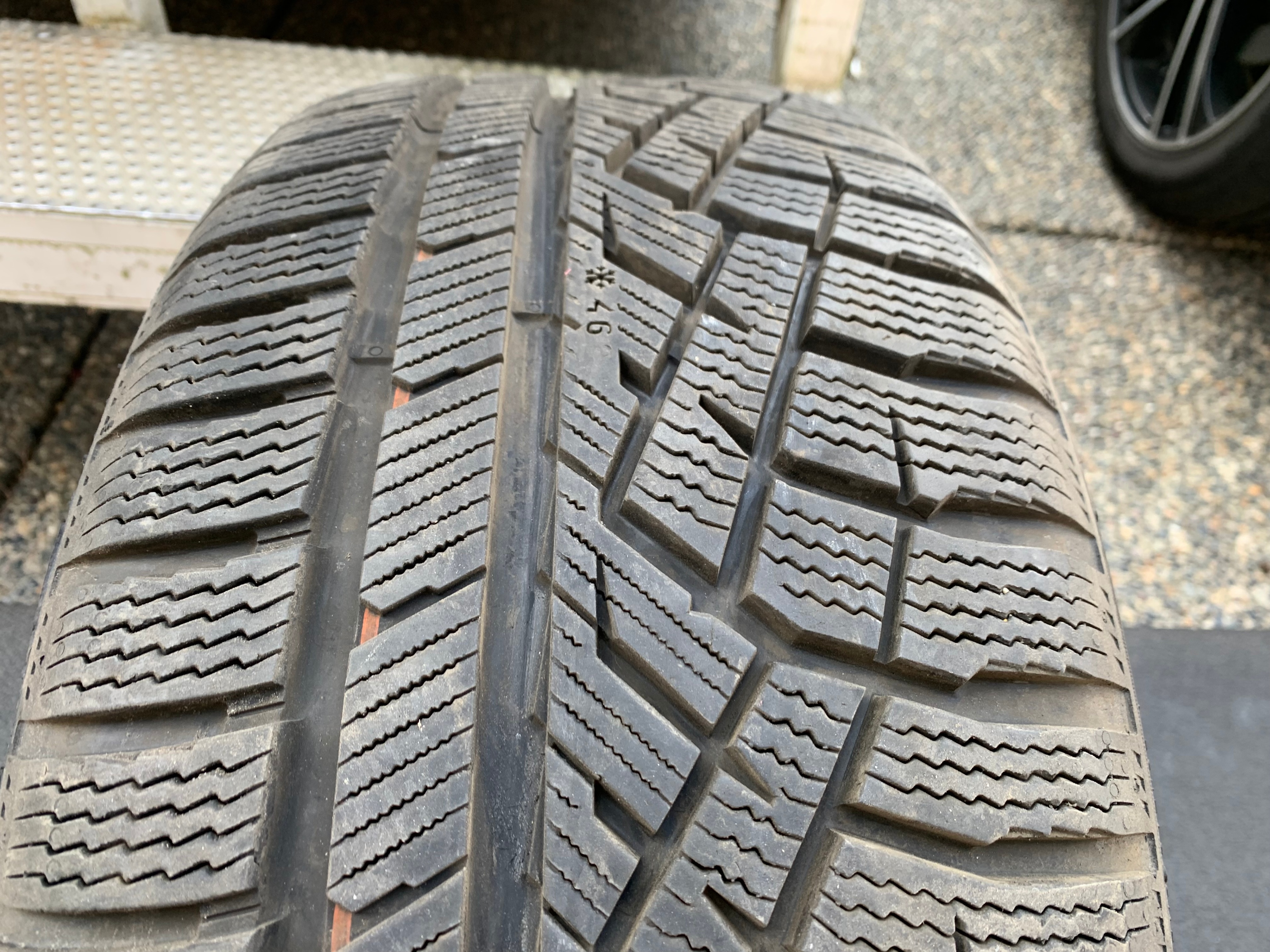 1 X single 235/45/18 98V M+S Nokian Remedy WRG5 with 95% tread - photo 3