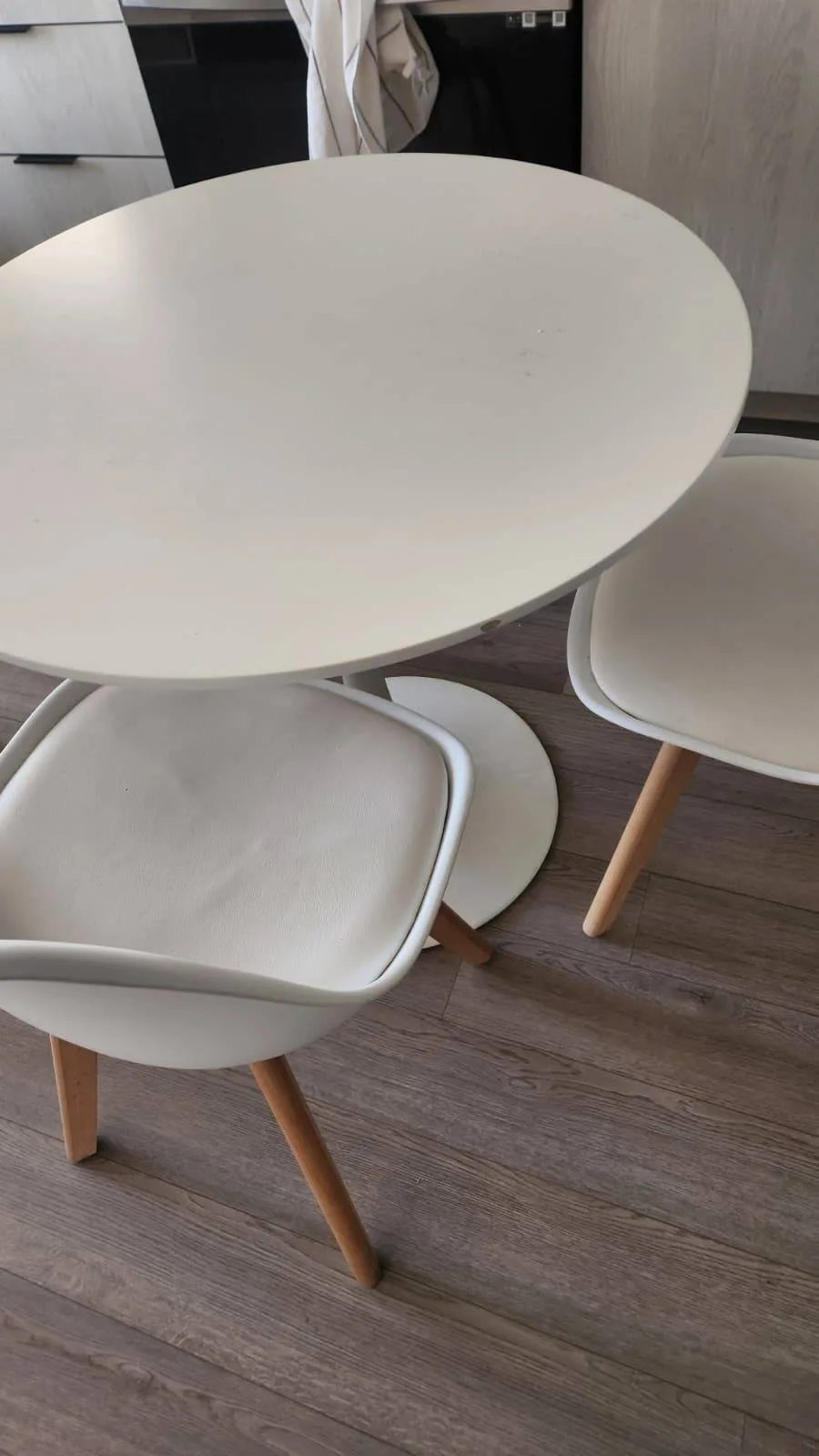 Round 31.5 inch Dining table w/ chairs image indicator(3)