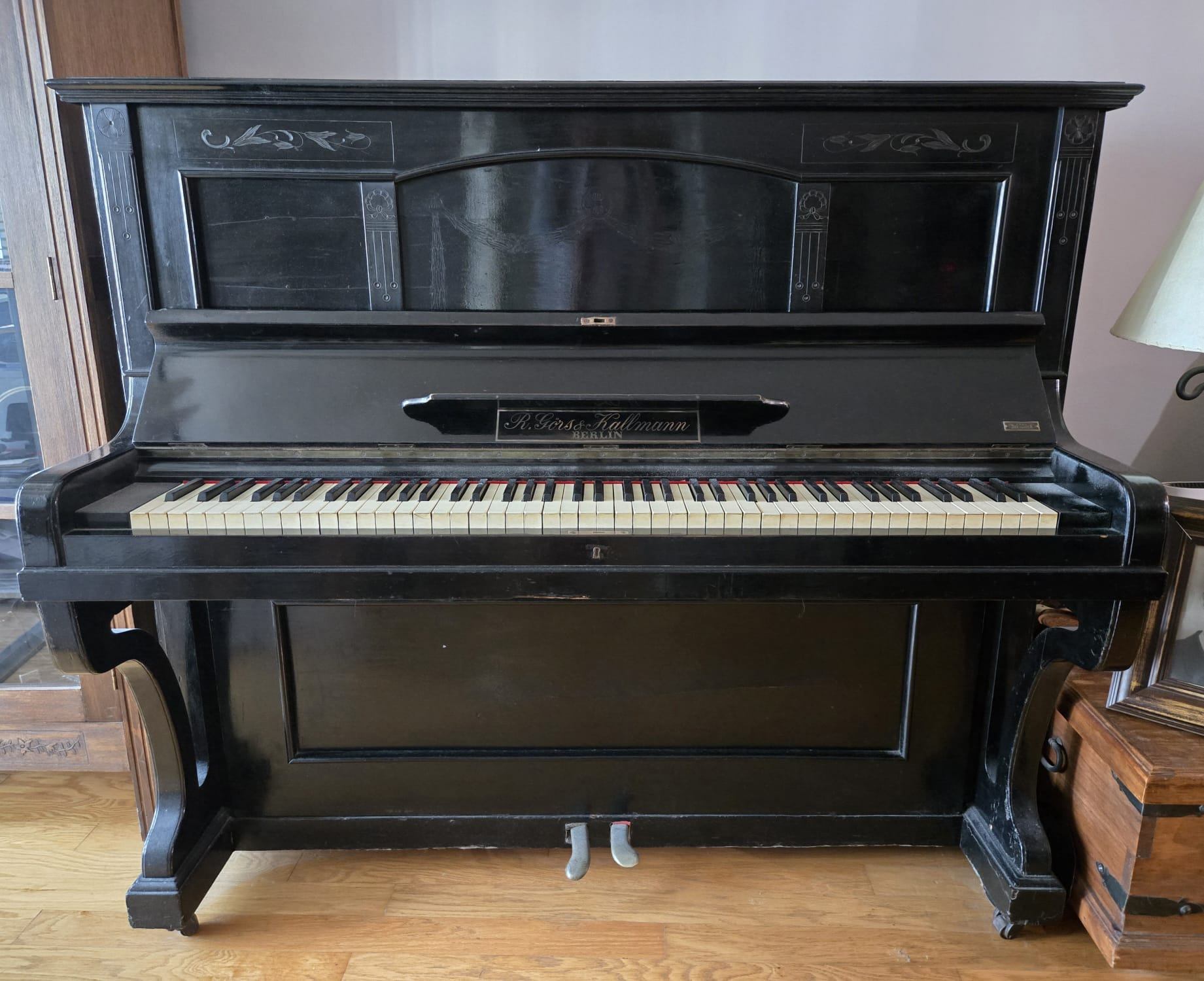 Piano R. Gors & Hallman