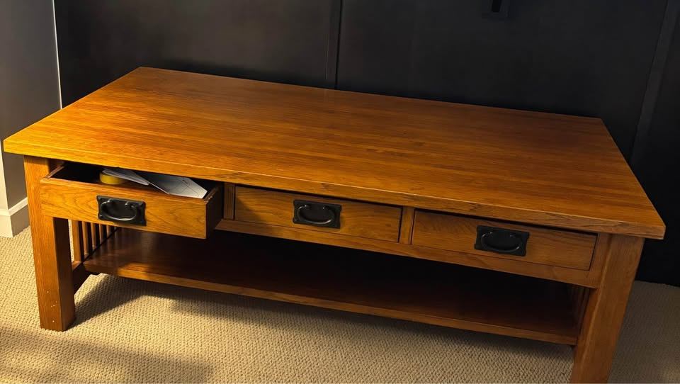Wood coffee table with drawers - photo 3