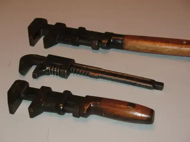 3 Vintage Adjustable Pipe Wrenches thumbnail