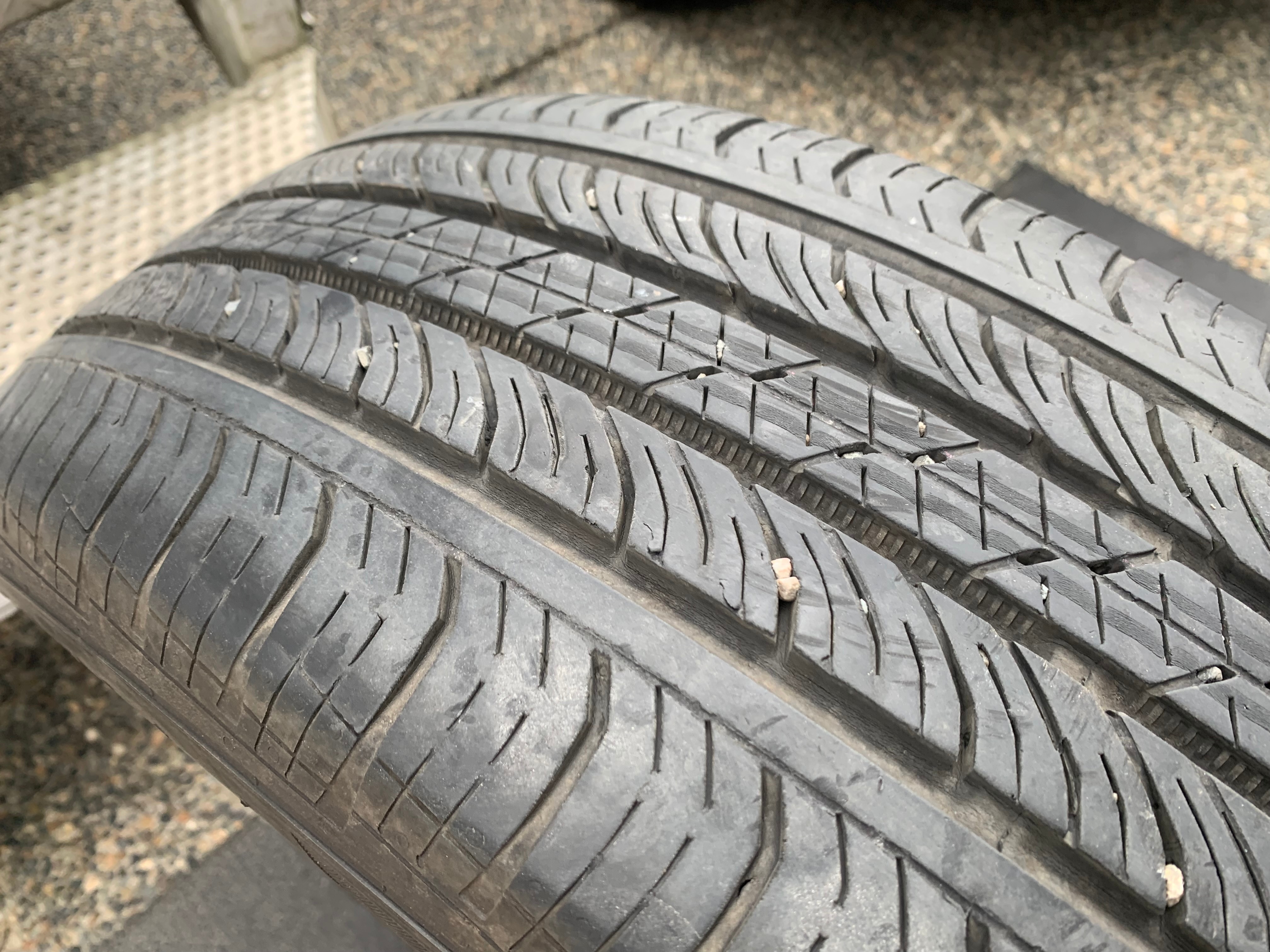 PAIR of 215/65/17 M+S Continental pro contact TX with 70% tread - photo 4