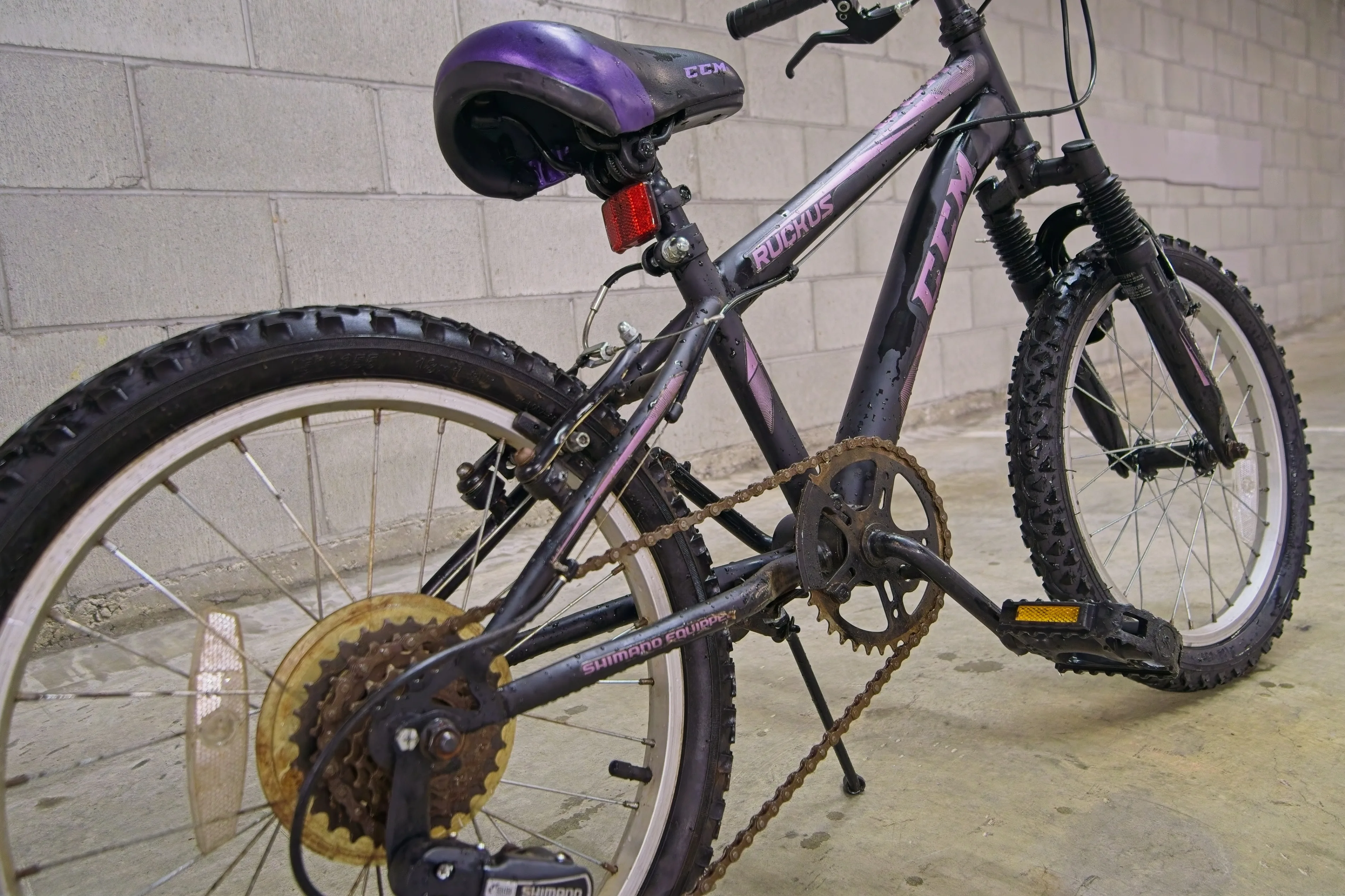 CCM Ruckus Kids' Bike, Black & Purple, 18-in image indicator(2)