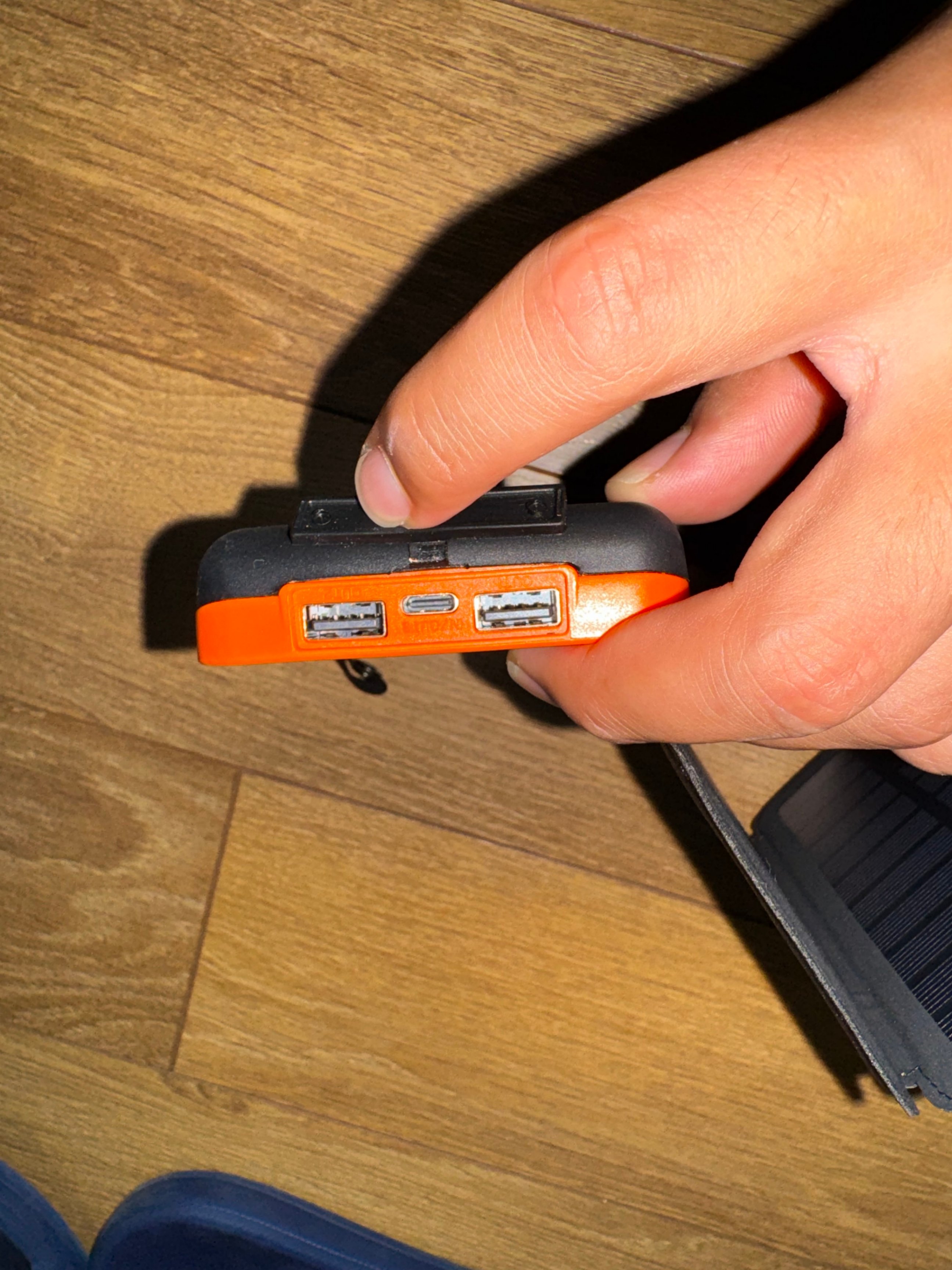 FEELLE Solar Charger Power Bank - photo 3