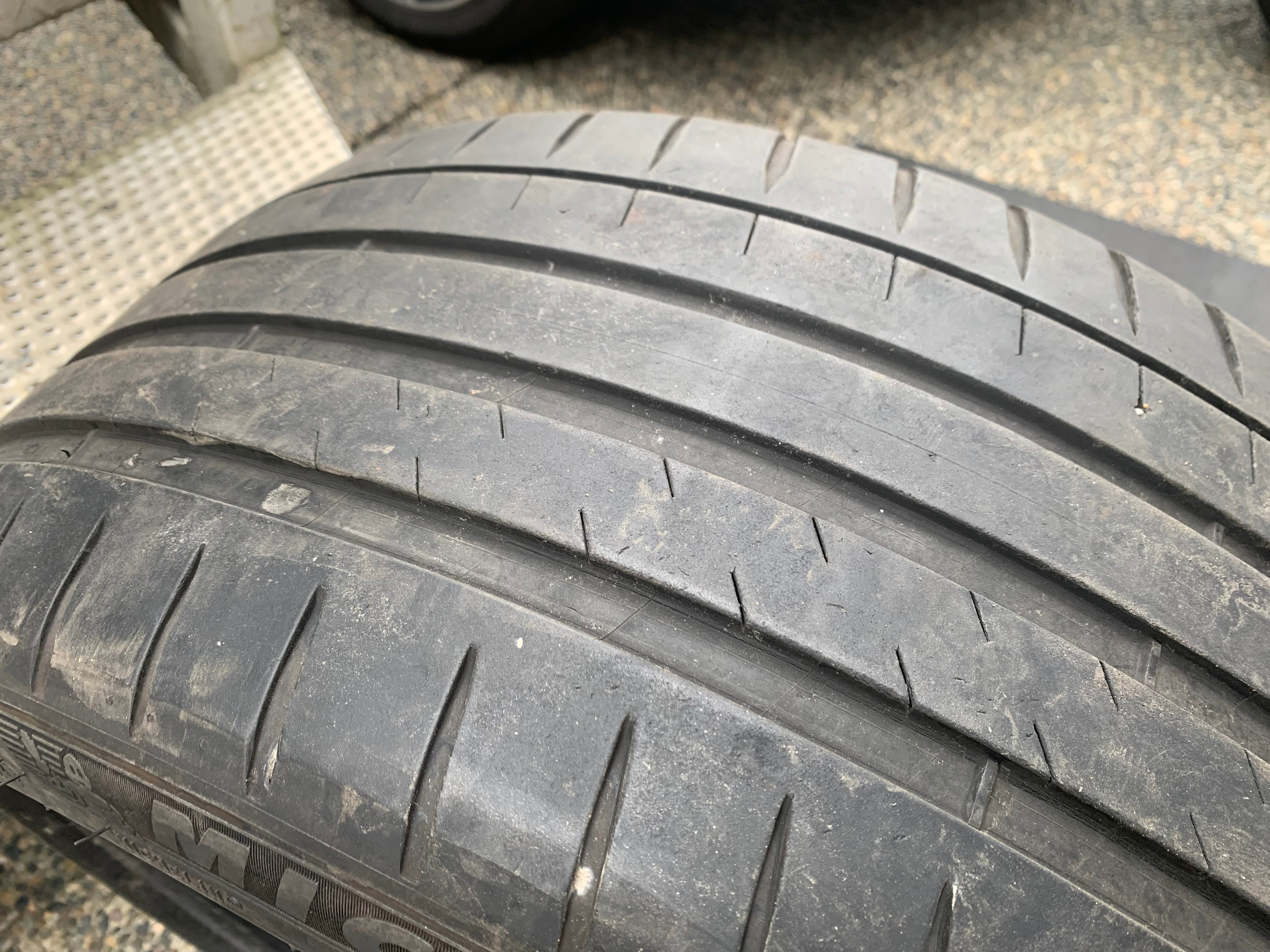 1 X single 245/40/19 Michelin Pilot Sport 4S MO1 with 65% tread - photo 4