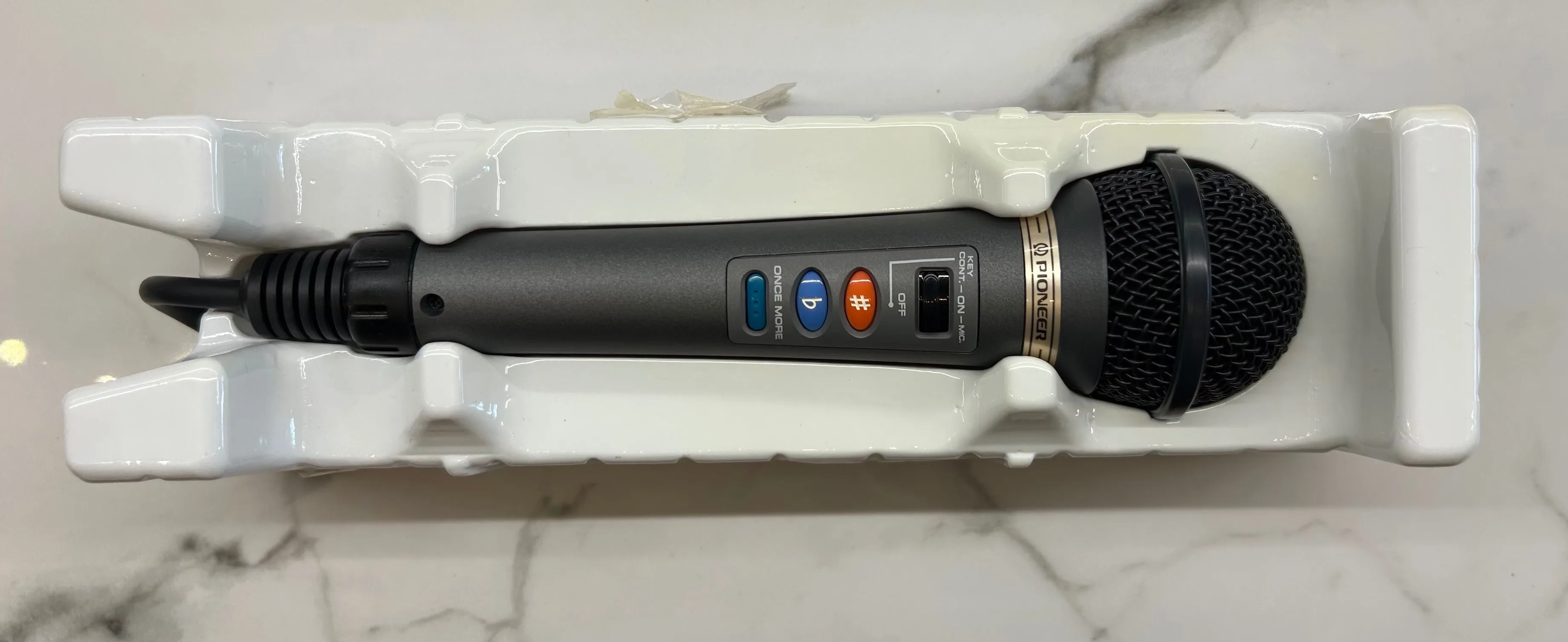 Pioneer DM-C820 LaserKaraoke Dynamic Microphone thumbnail