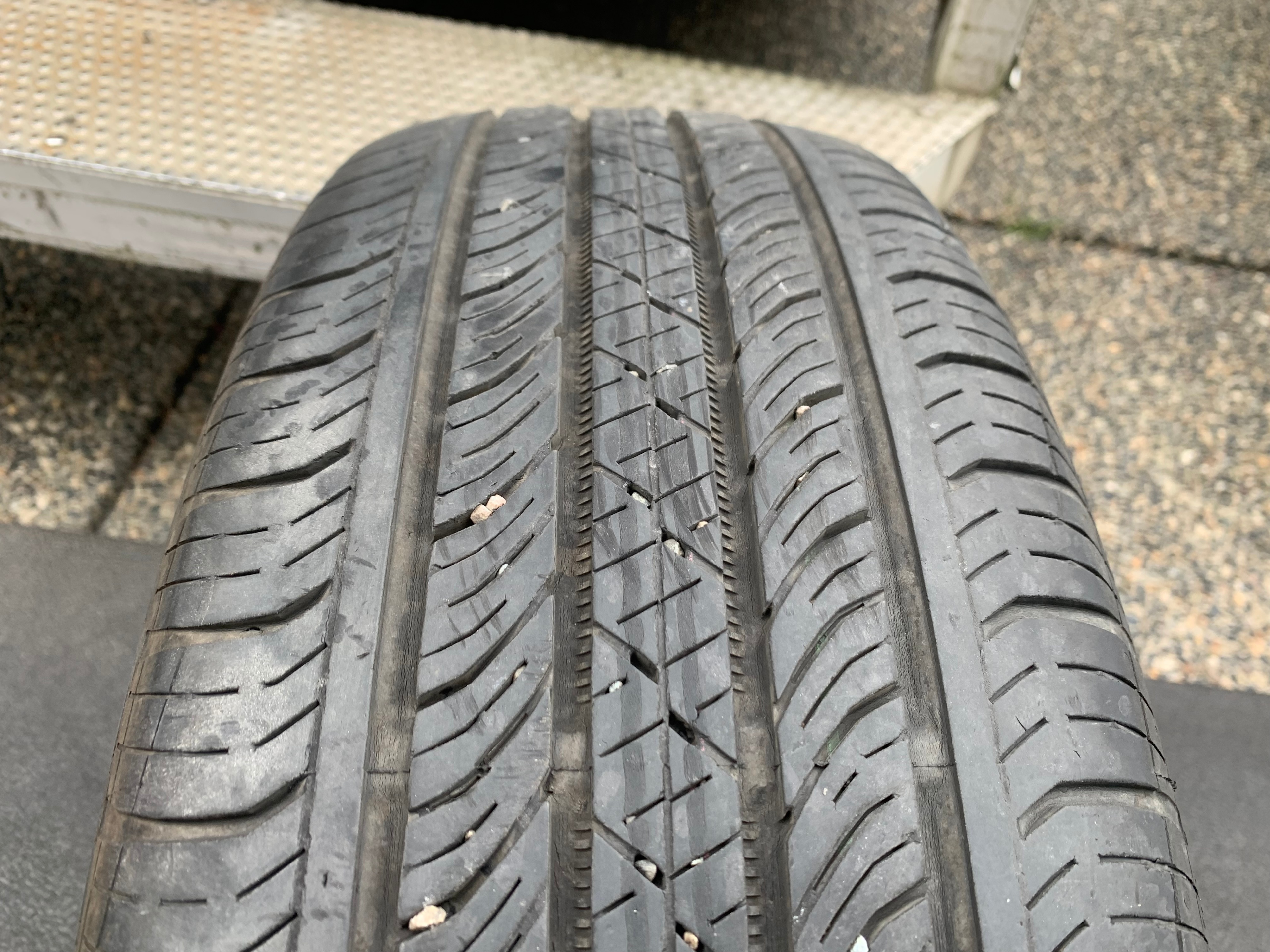 PAIR of 215/65/17 M+S Continental pro contact TX with 70% tread - photo 3