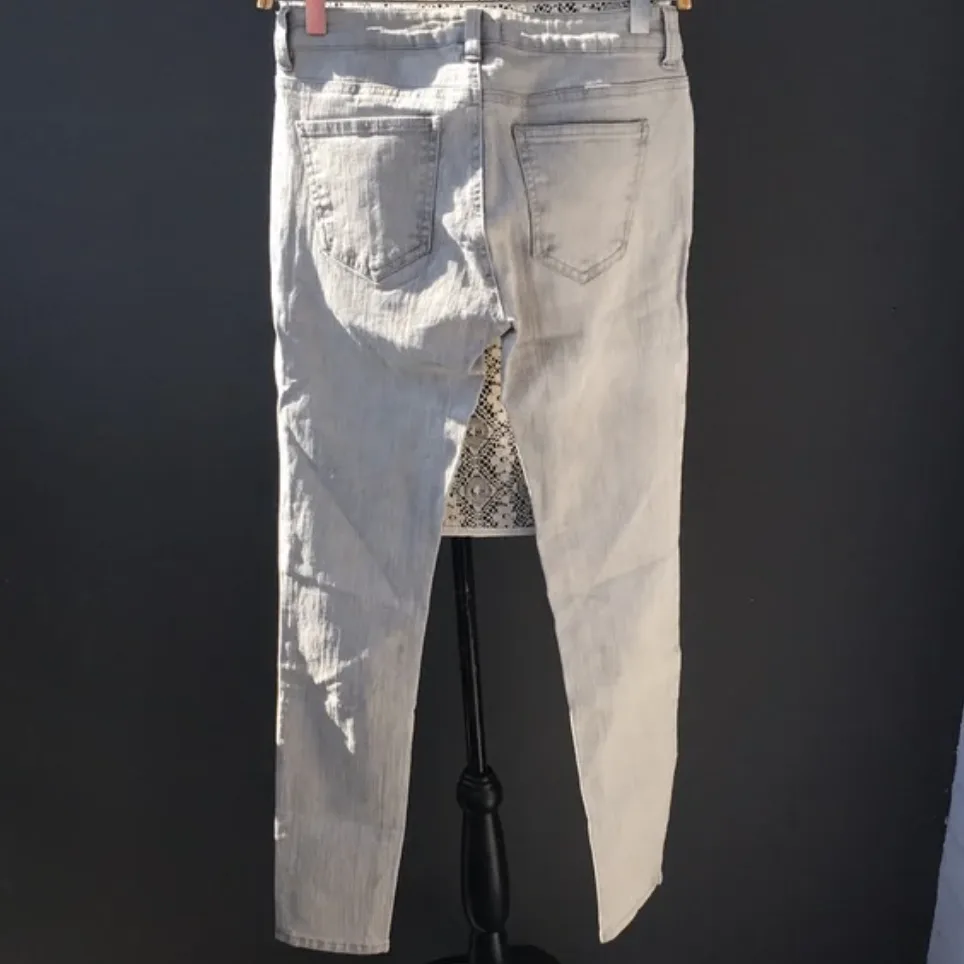 3 Pairs - Size 27 - Forever 21 Skinny Jeans image indicator(3)