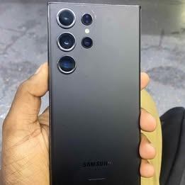 Samsung Galaxy S23 Ultra 512GB small crack - photo 2