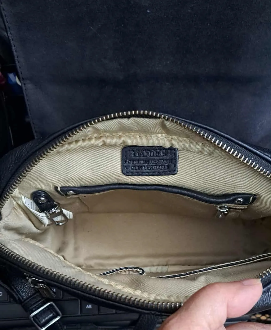 Authentic Danier Genuine Leather Crossbody Bag image indicator(9)