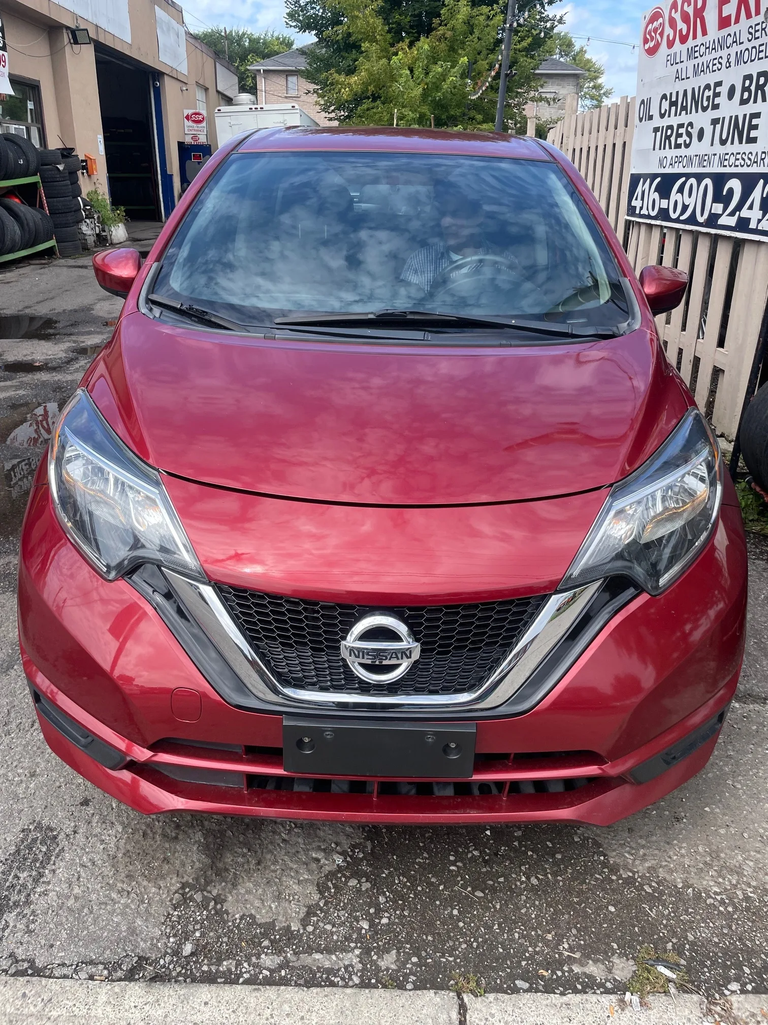 2017 Nissan versa hatch back thumbnail