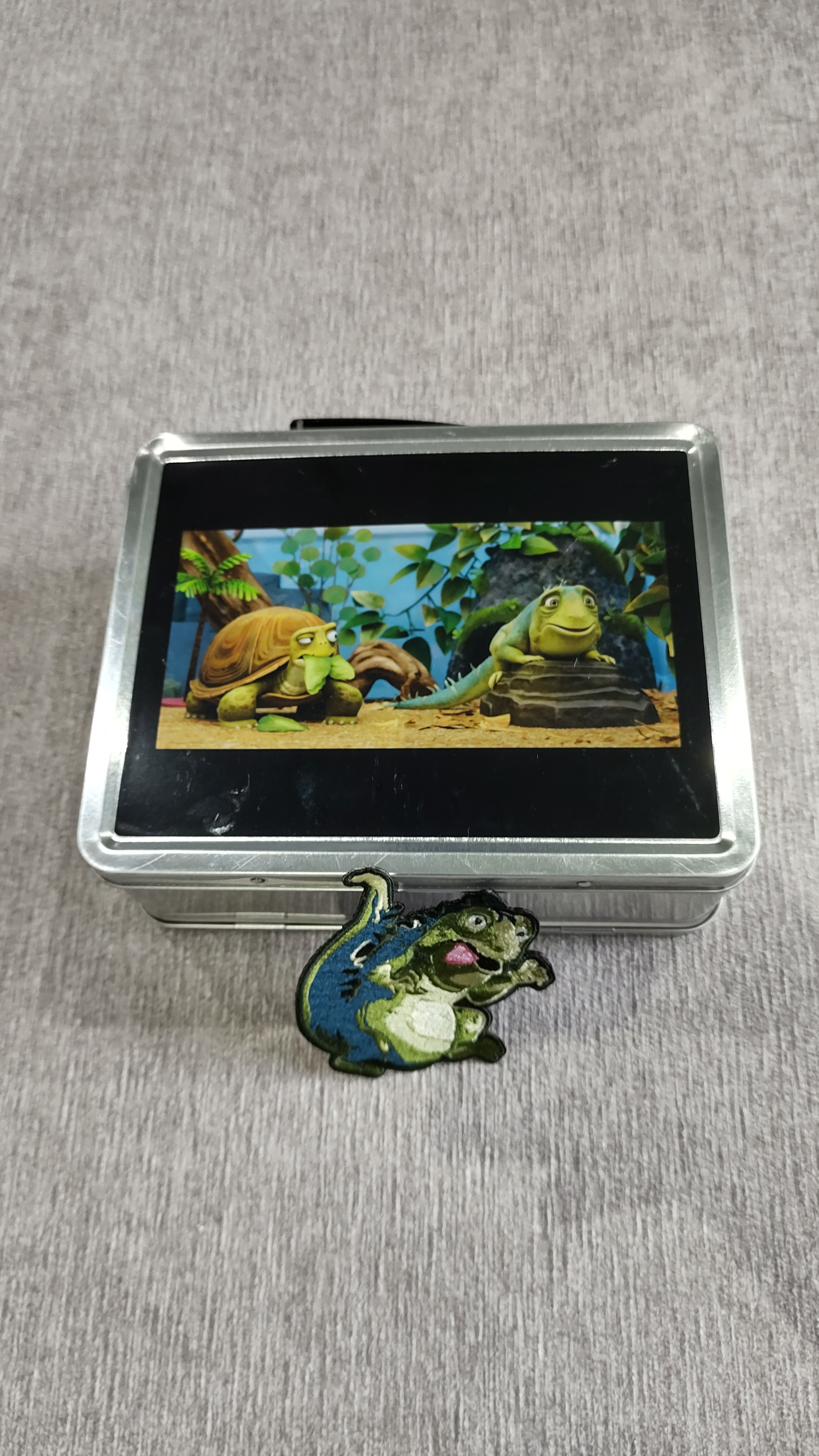 Netflix Leo Lunch Box and Patch - photo 2