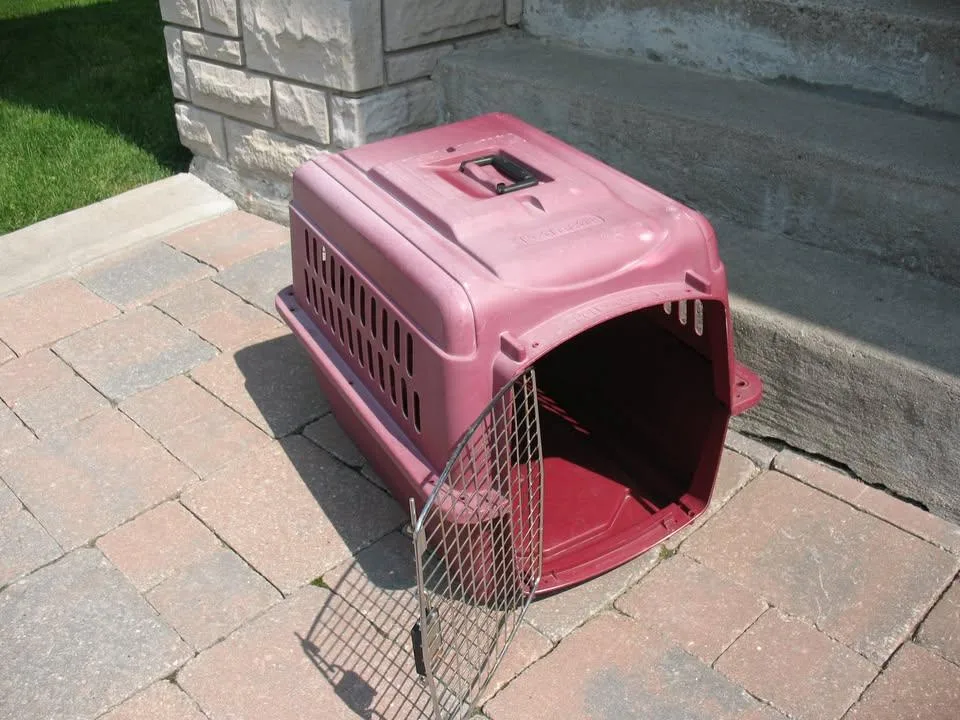 Red Pet Crate image indicator(2)