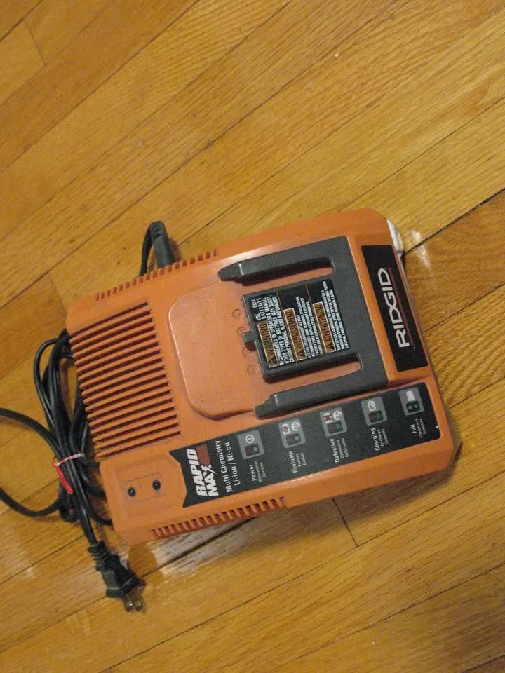 RIDGID 18 Volt Flashlight, Drill, and Charger image indicator(2)