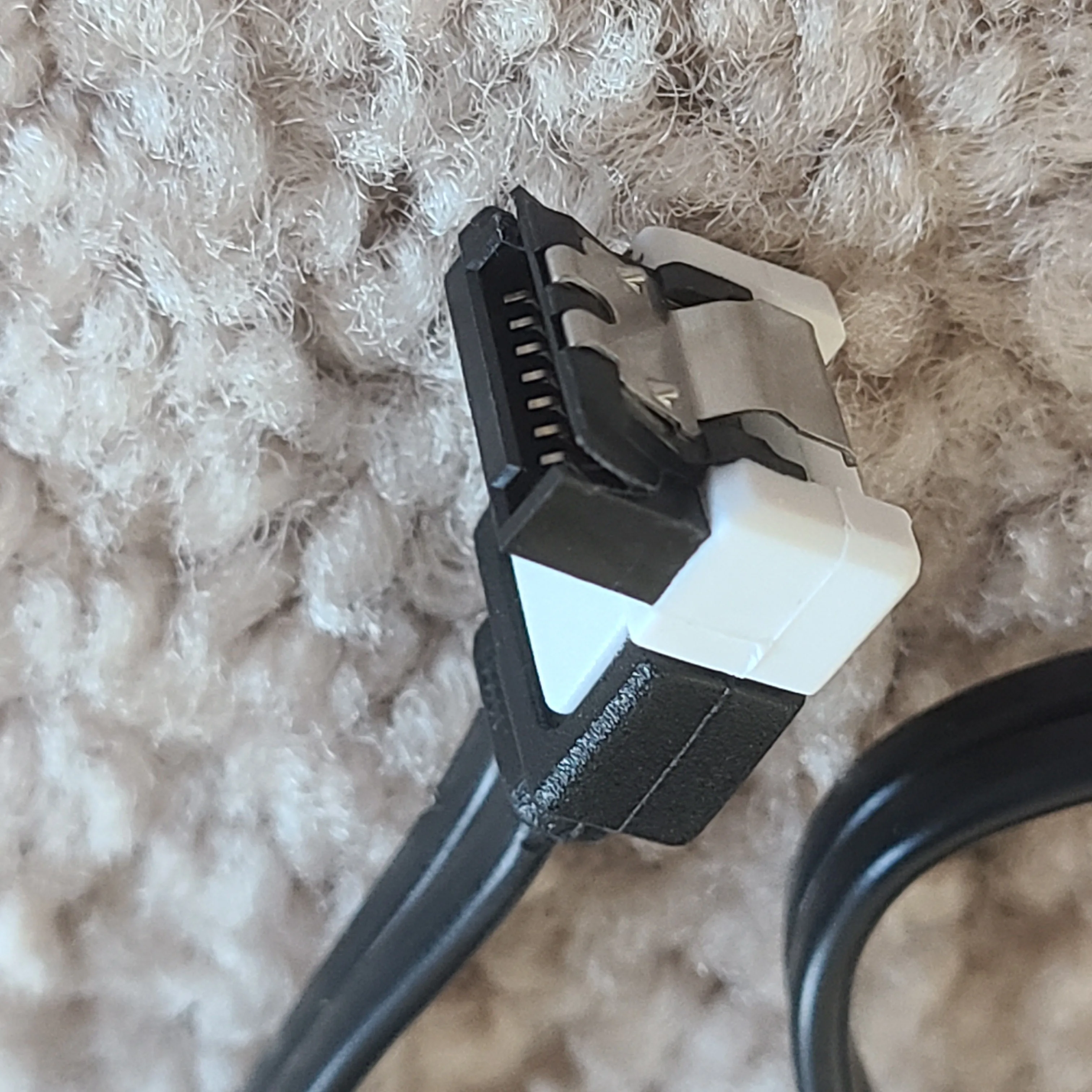 Original Asus SATA III 6.0GB/s cable with latch image indicator(4)