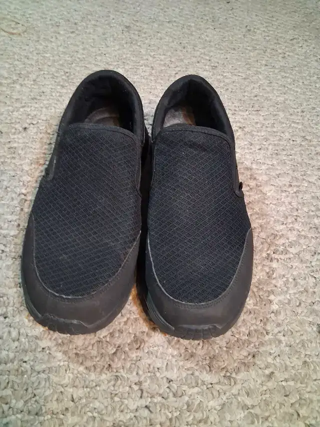 Skechers Slip-on Loafer - Size 8 - photo 3