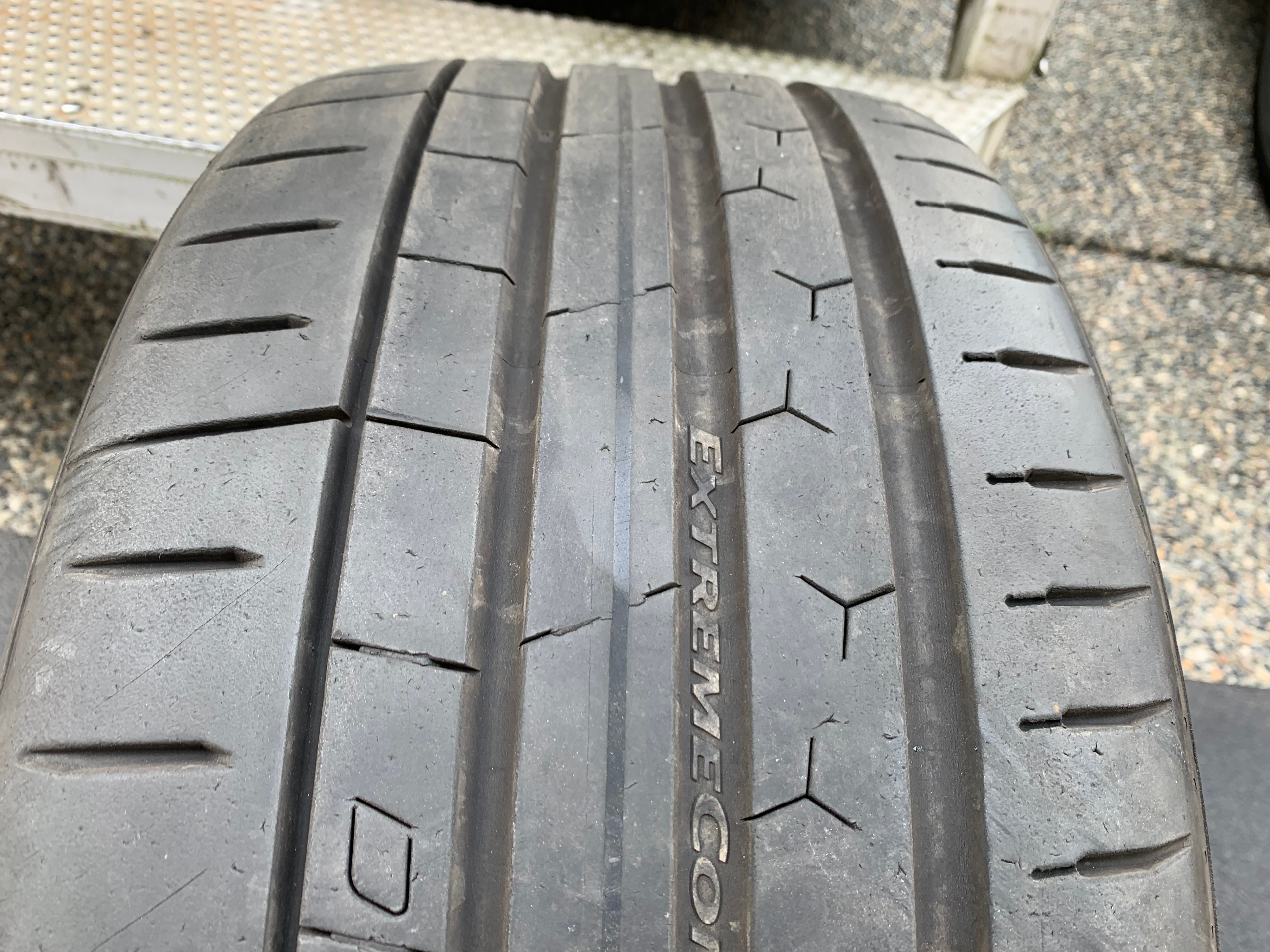 PAIR of 245/40/18 Conti Extreme contact Sport 02 good tread - photo 3