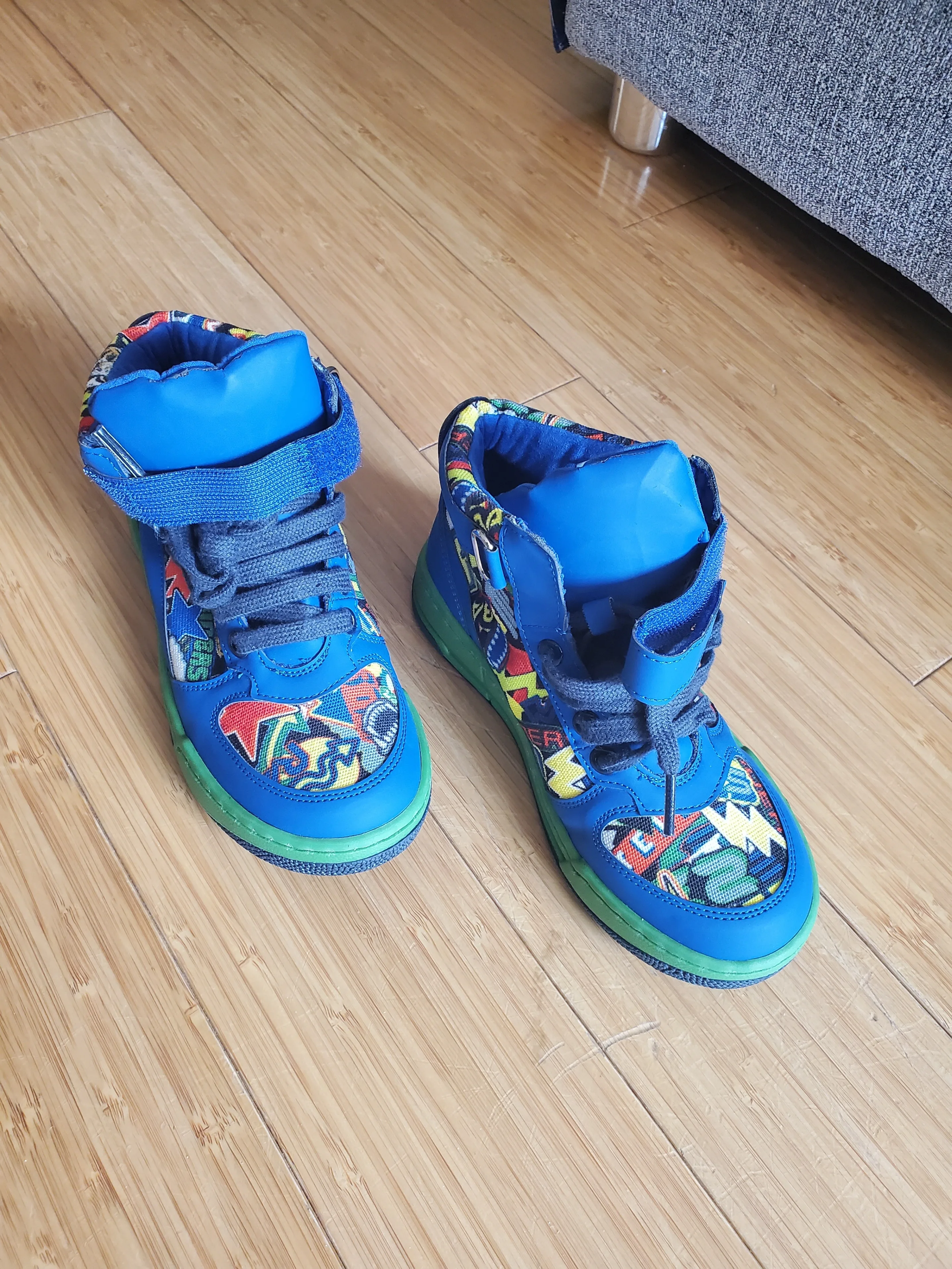 NWOT Size 13 (31) Stella McCartney Graphic High Tops thumbnail