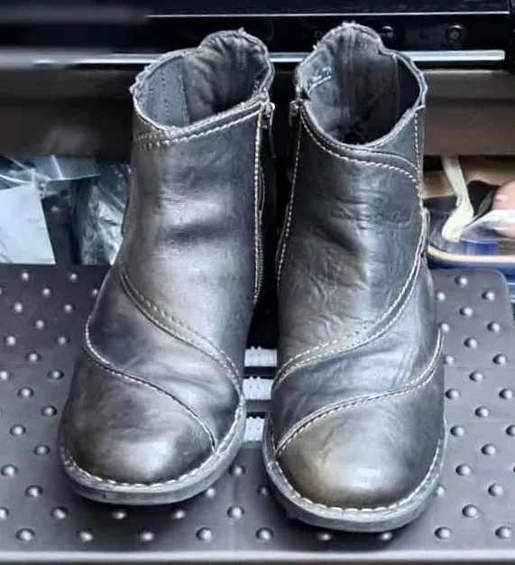 Clarks Genuine Leather Ankle Women's Boot image indicator(2)