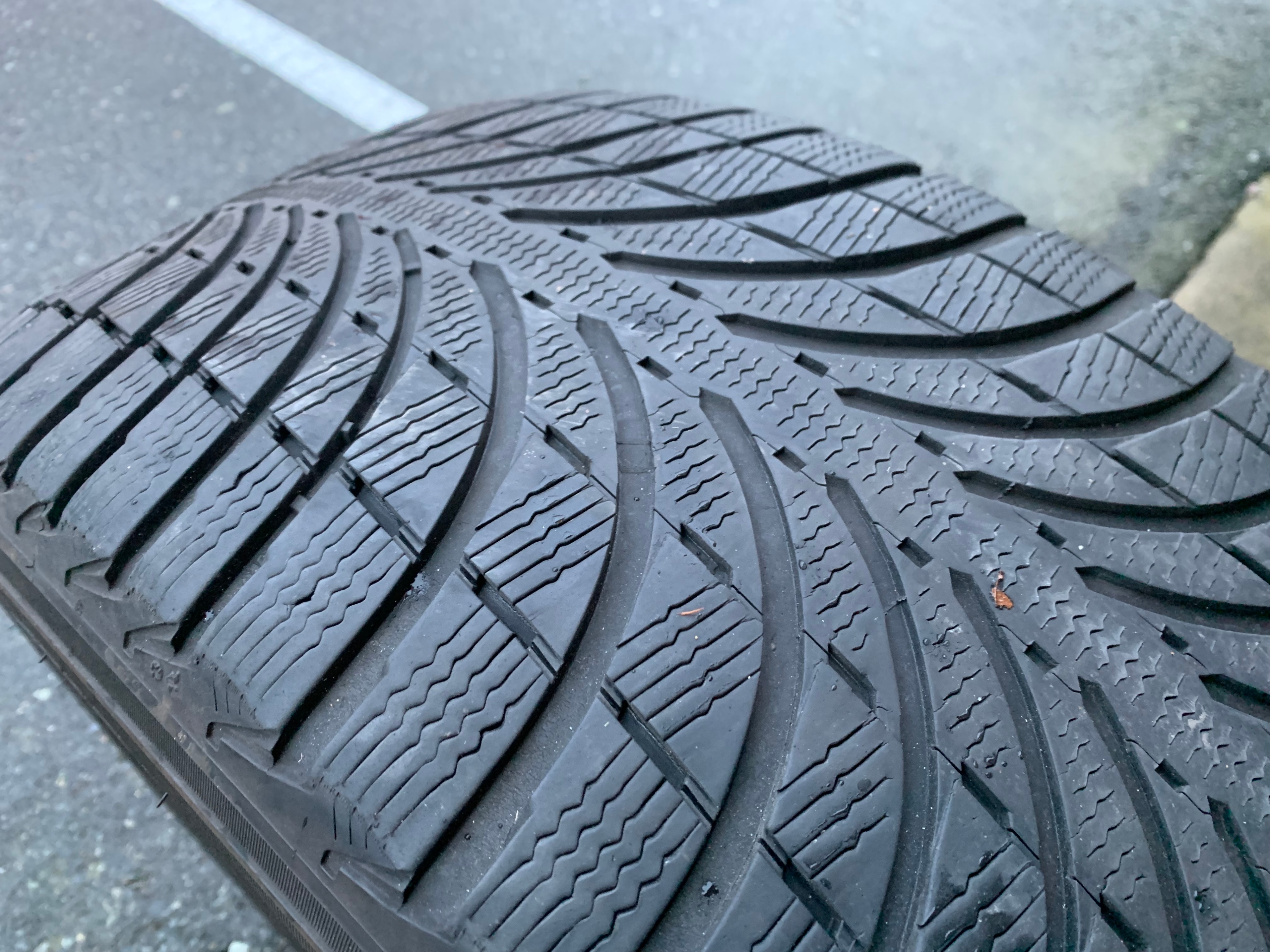 Pair of 275/45/21 M+S 110V Michelin latitude Alpin LA2 50% tread - photo 4