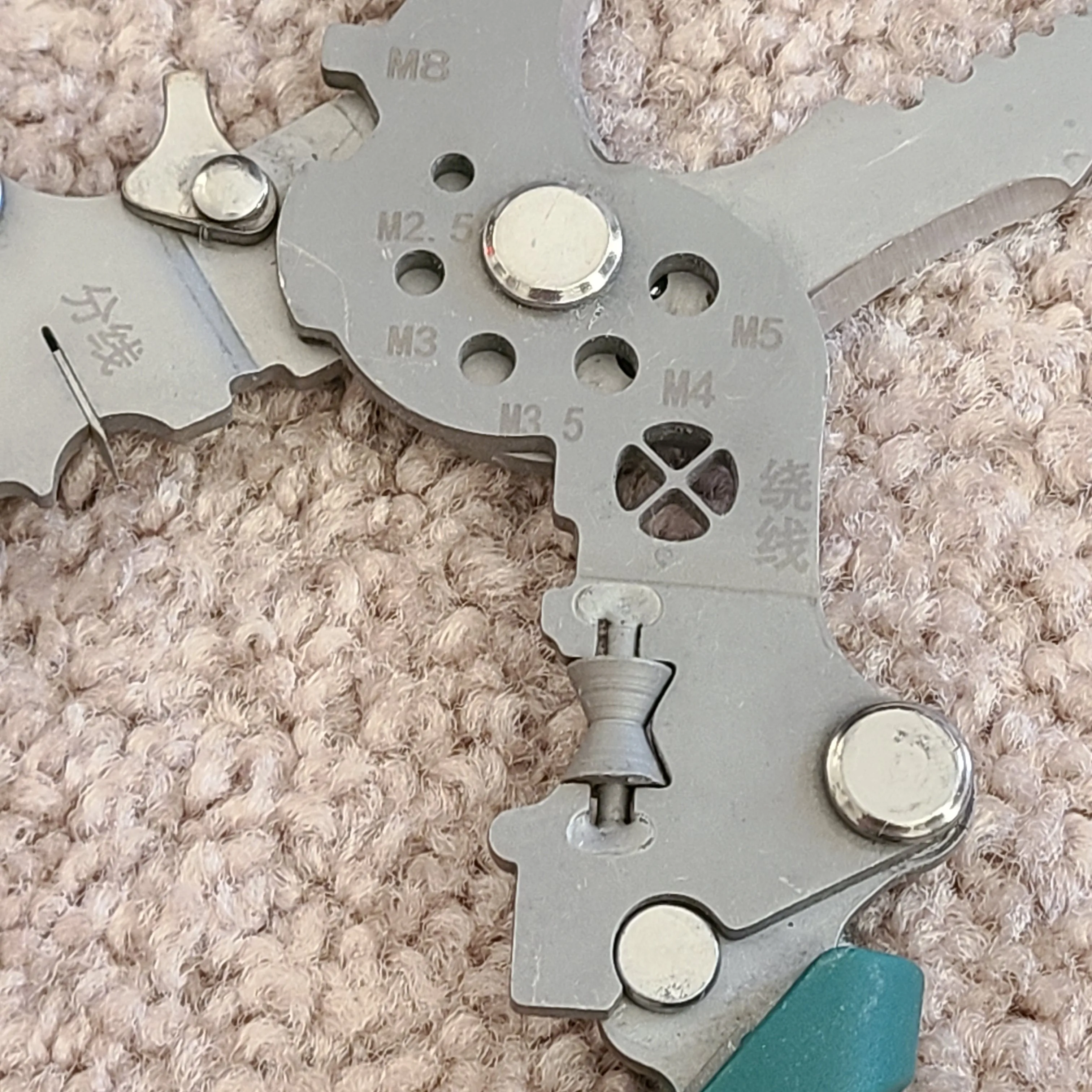 Heavy-Duty All-in-One Wire Stripper & Crimper Pliers image indicator(8)